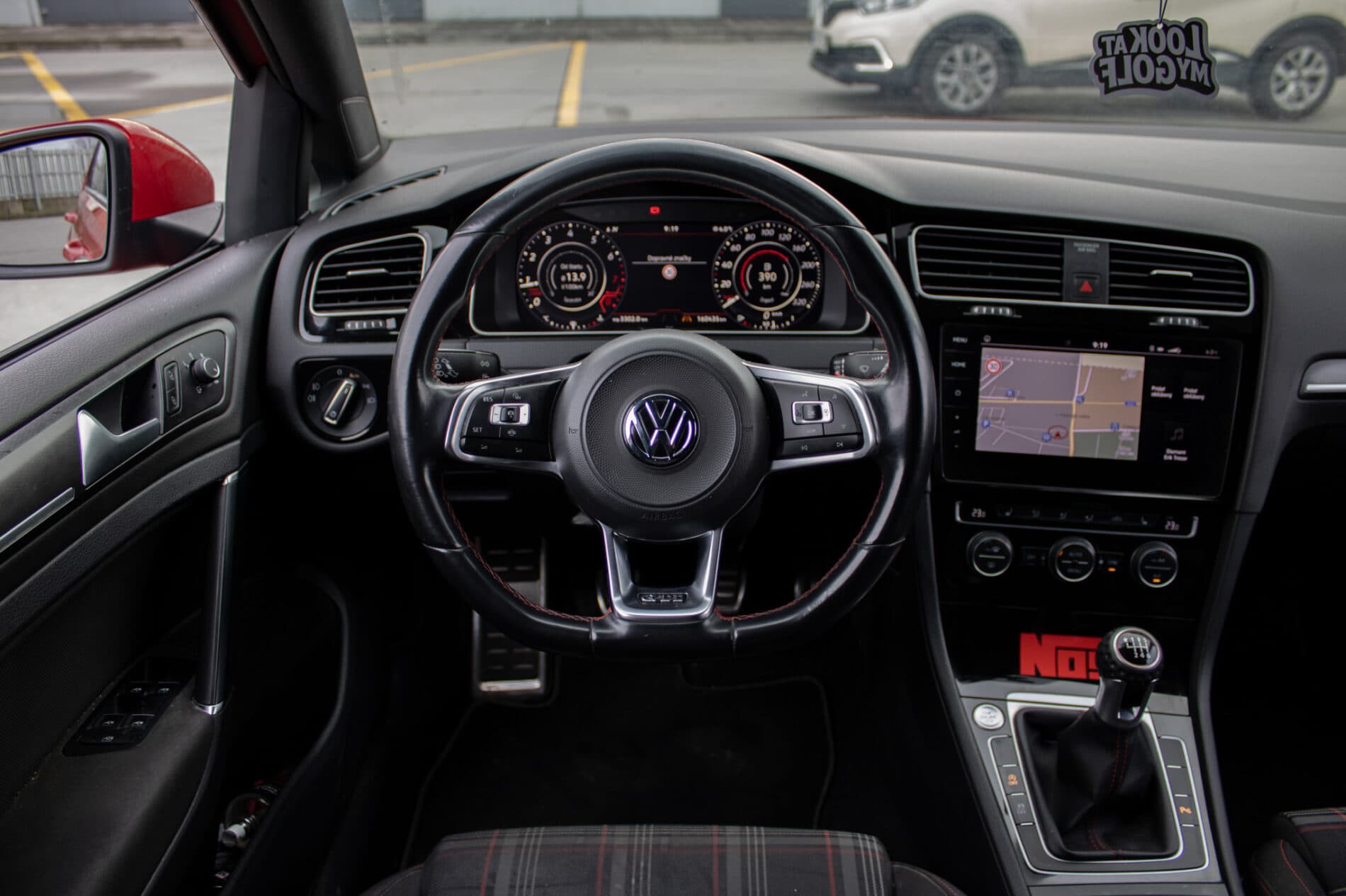 2018 Volkswagen Golf GTI, červená hatchback, 160 435 km