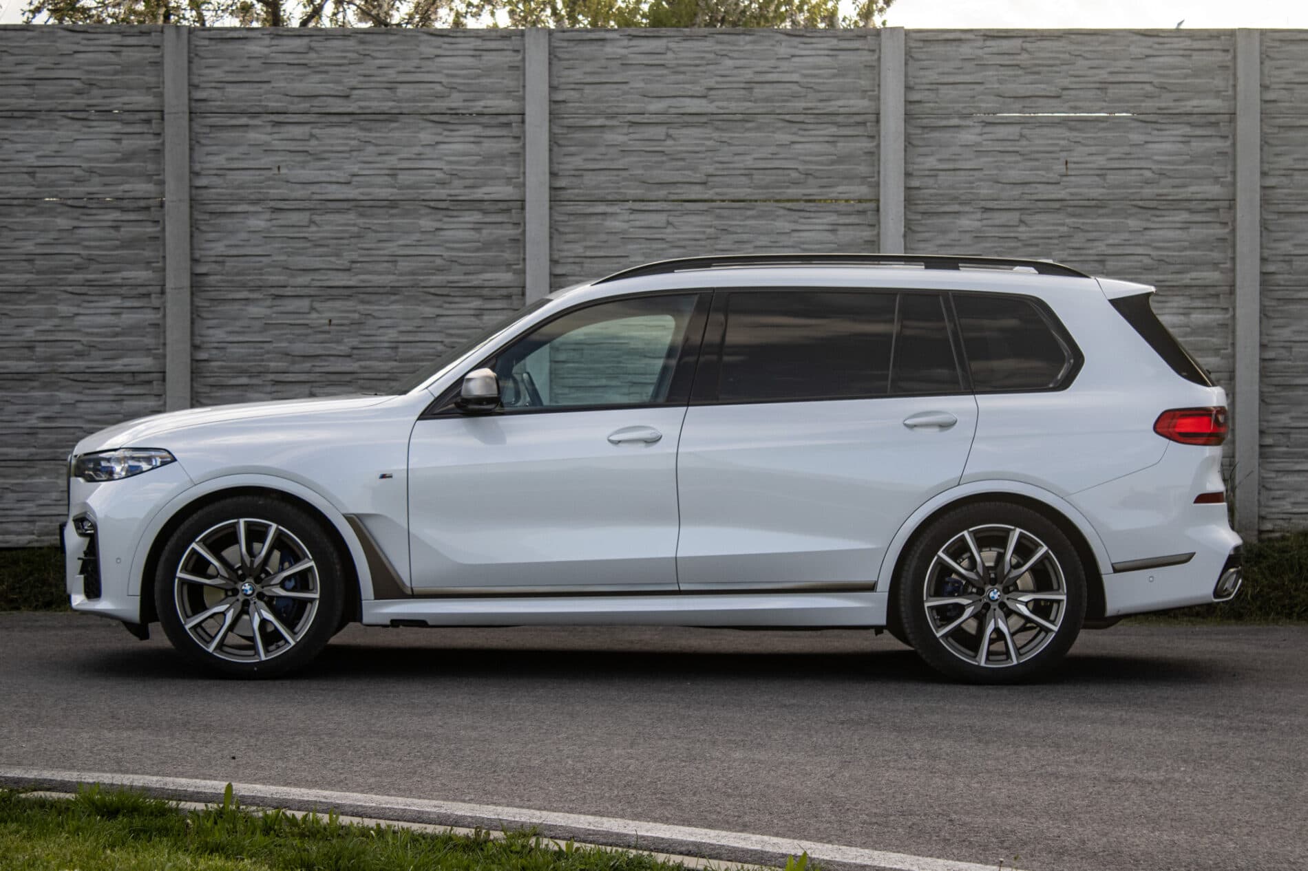 2020 BMW X7 M50d, bílá suv, 129 000 km