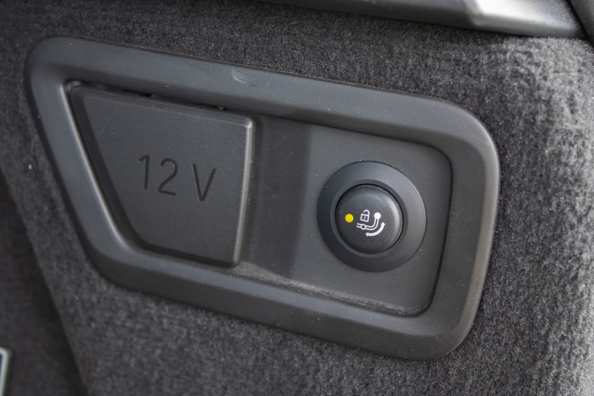 2020 BMW X7 M50d, bílá suv, 129 000 km