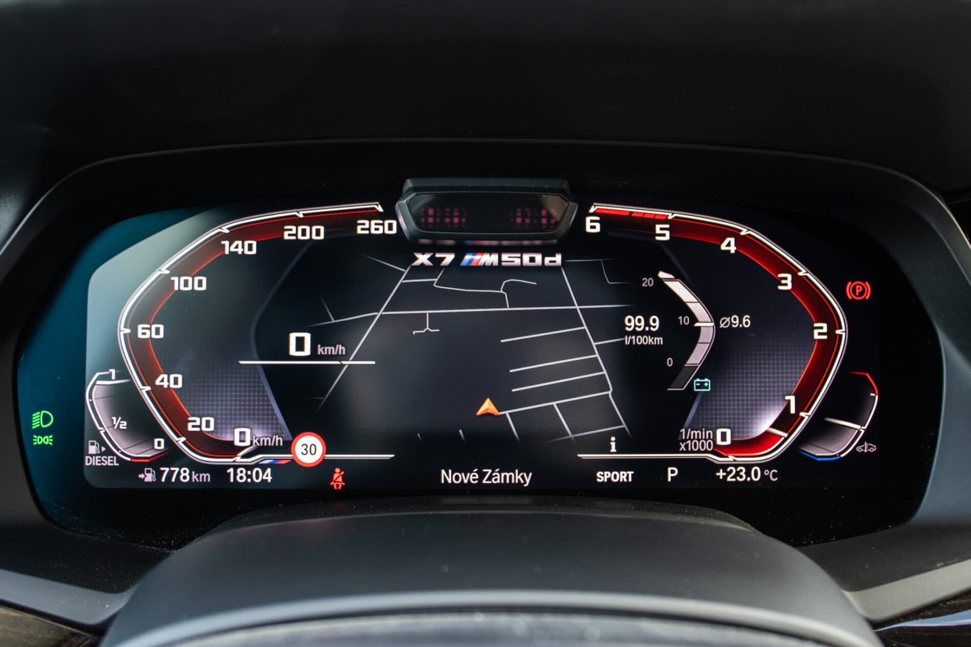 2020 BMW X7 M50d, bílá suv, 129 000 km