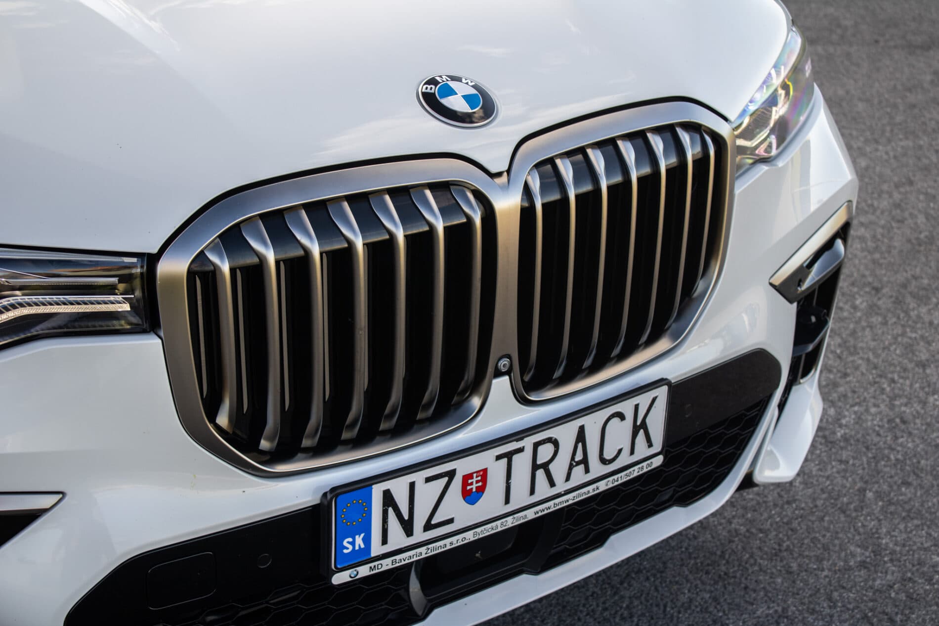 2020 BMW X7 M50d, bílá suv, 129 000 km
