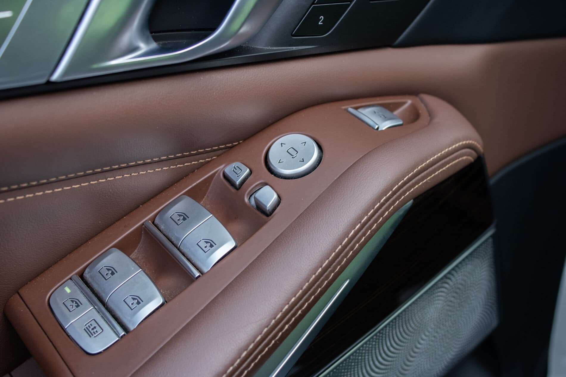 2020 BMW X7 M50d, bílá suv, 129 000 km