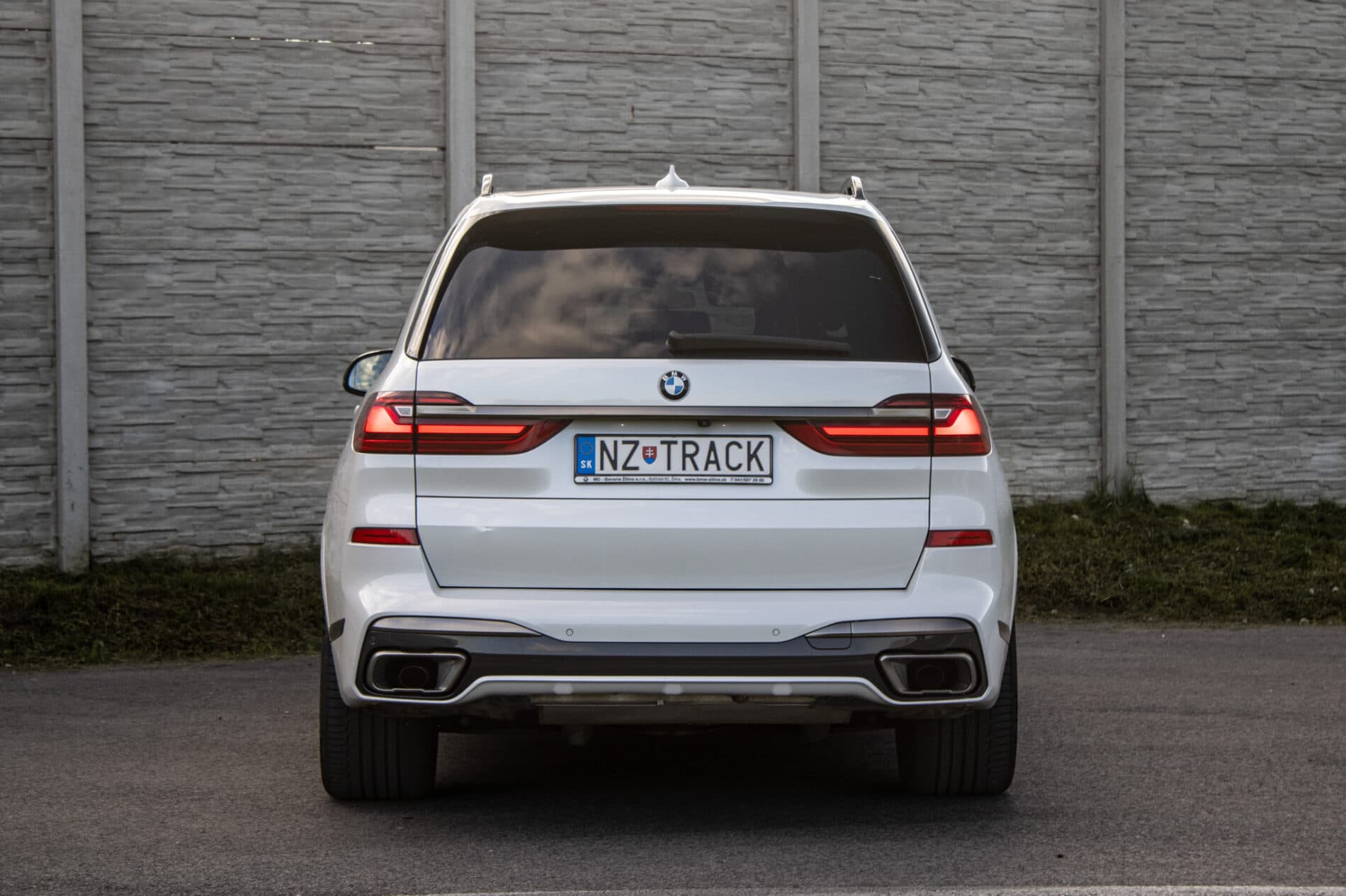 2020 BMW X7 M50d, bílá suv, 129 000 km
