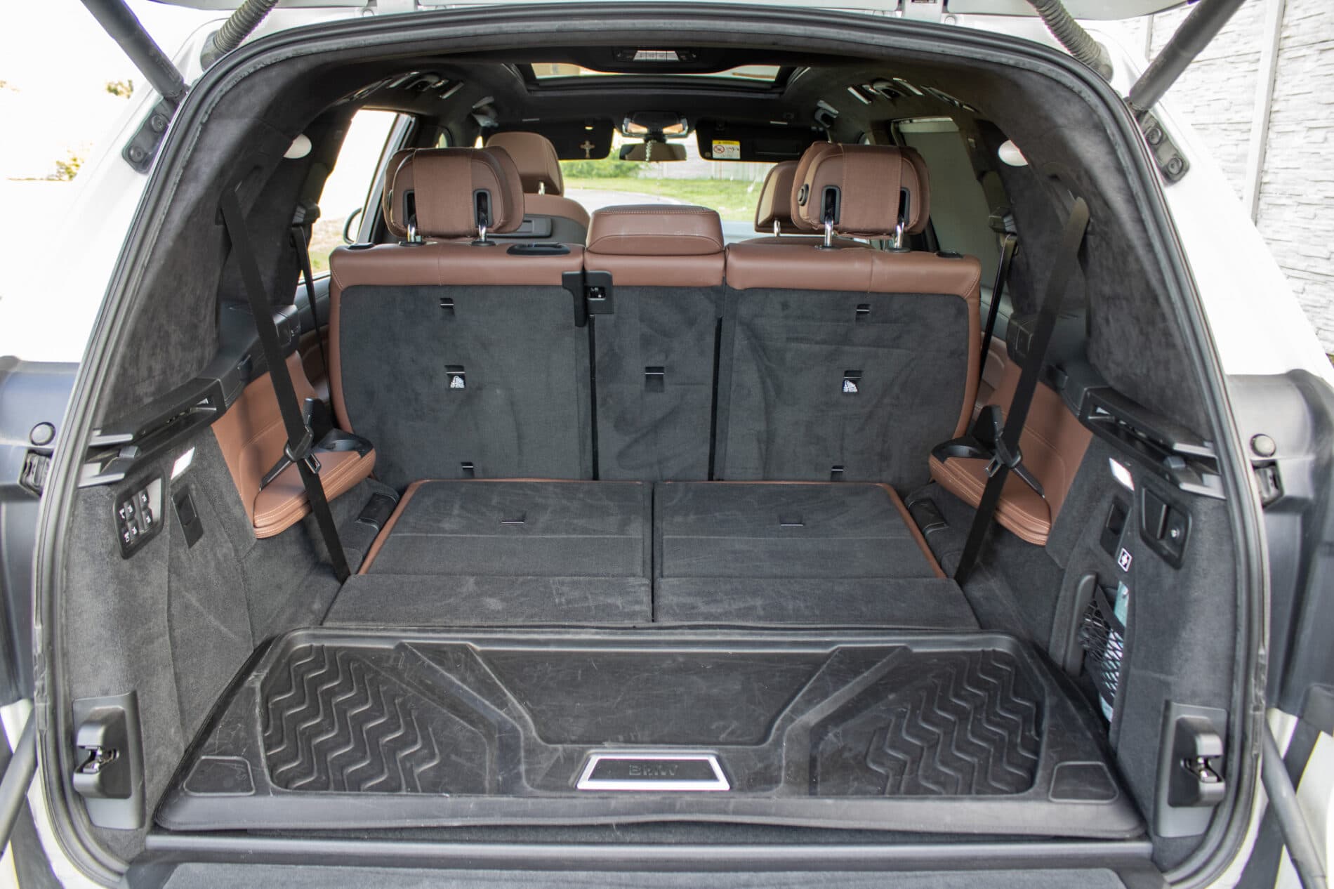 2020 BMW X7 M50d, bílá suv, 129 000 km