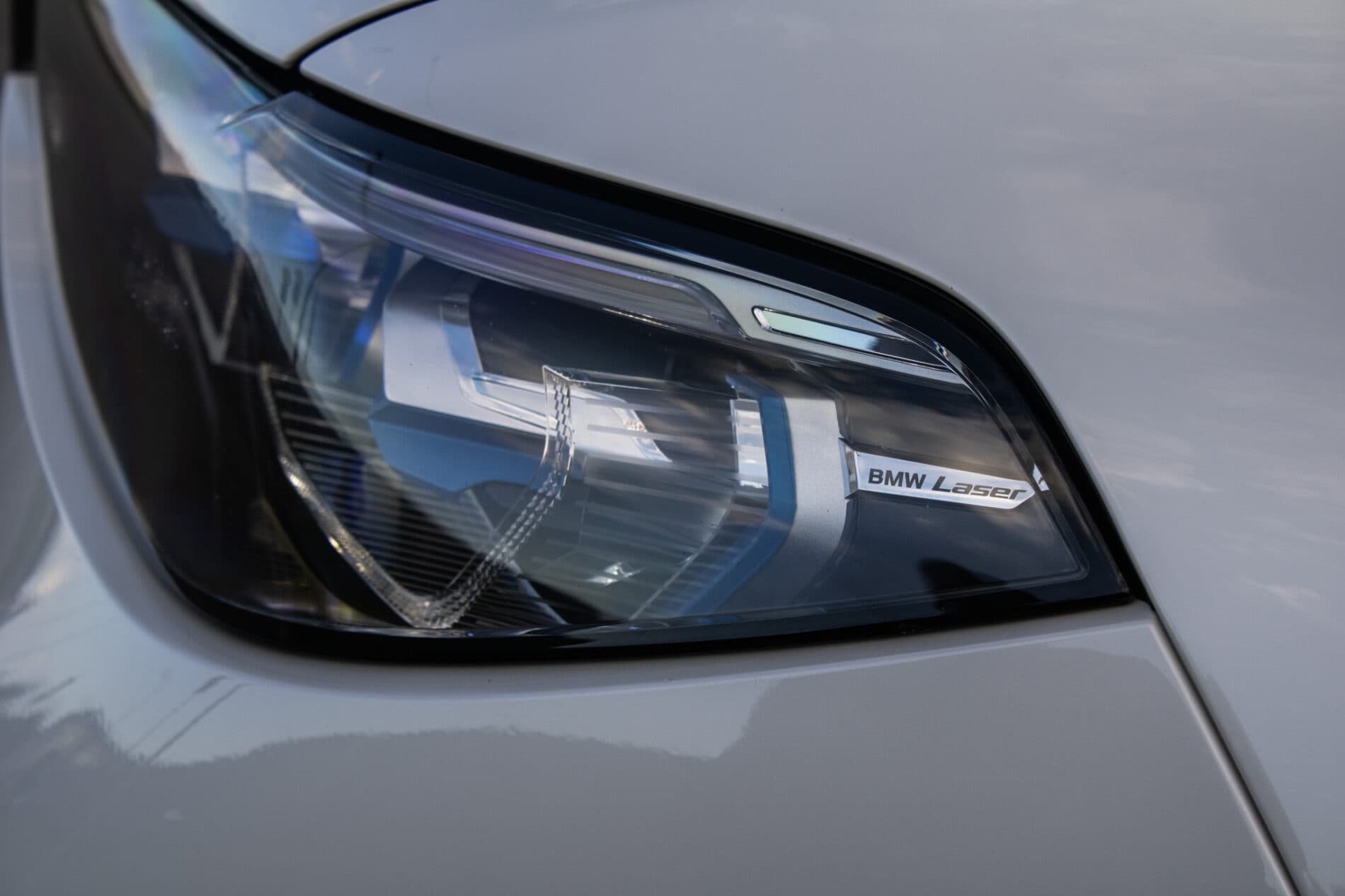 2020 BMW X7 M50d, bílá suv, 129 000 km