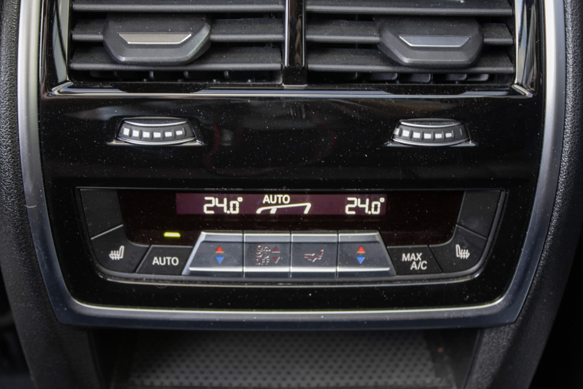 2020 BMW X7 M50d, bílá suv, 129 000 km
