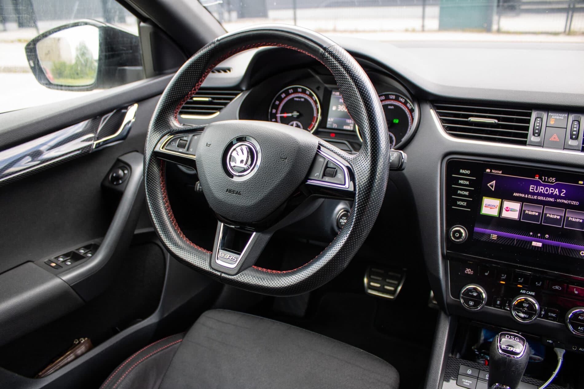 2017 Skoda Octavia RS, bílá kombi, 170 659 km