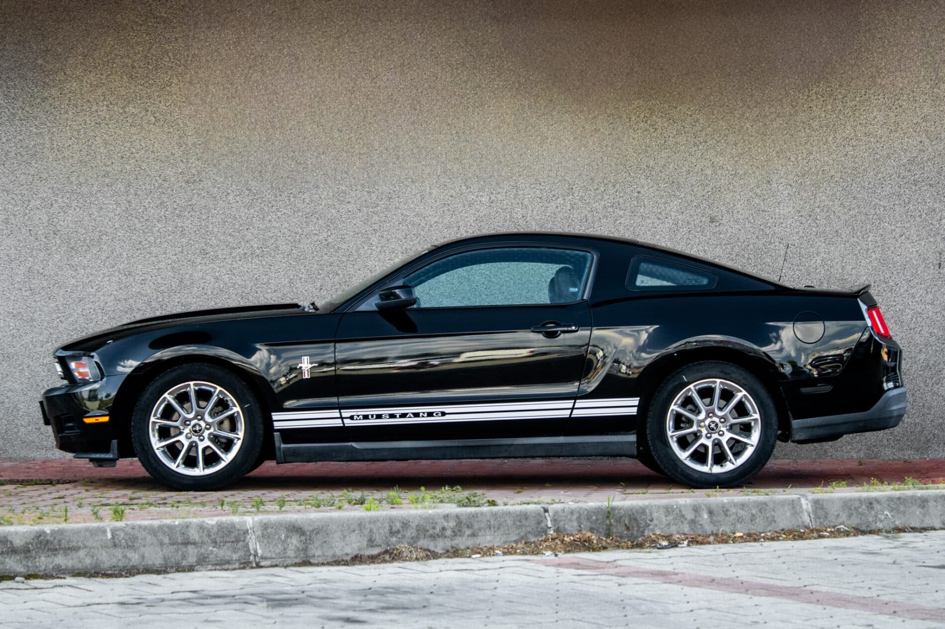 2010 Ford Mustang, černá kupé, 193 470 km