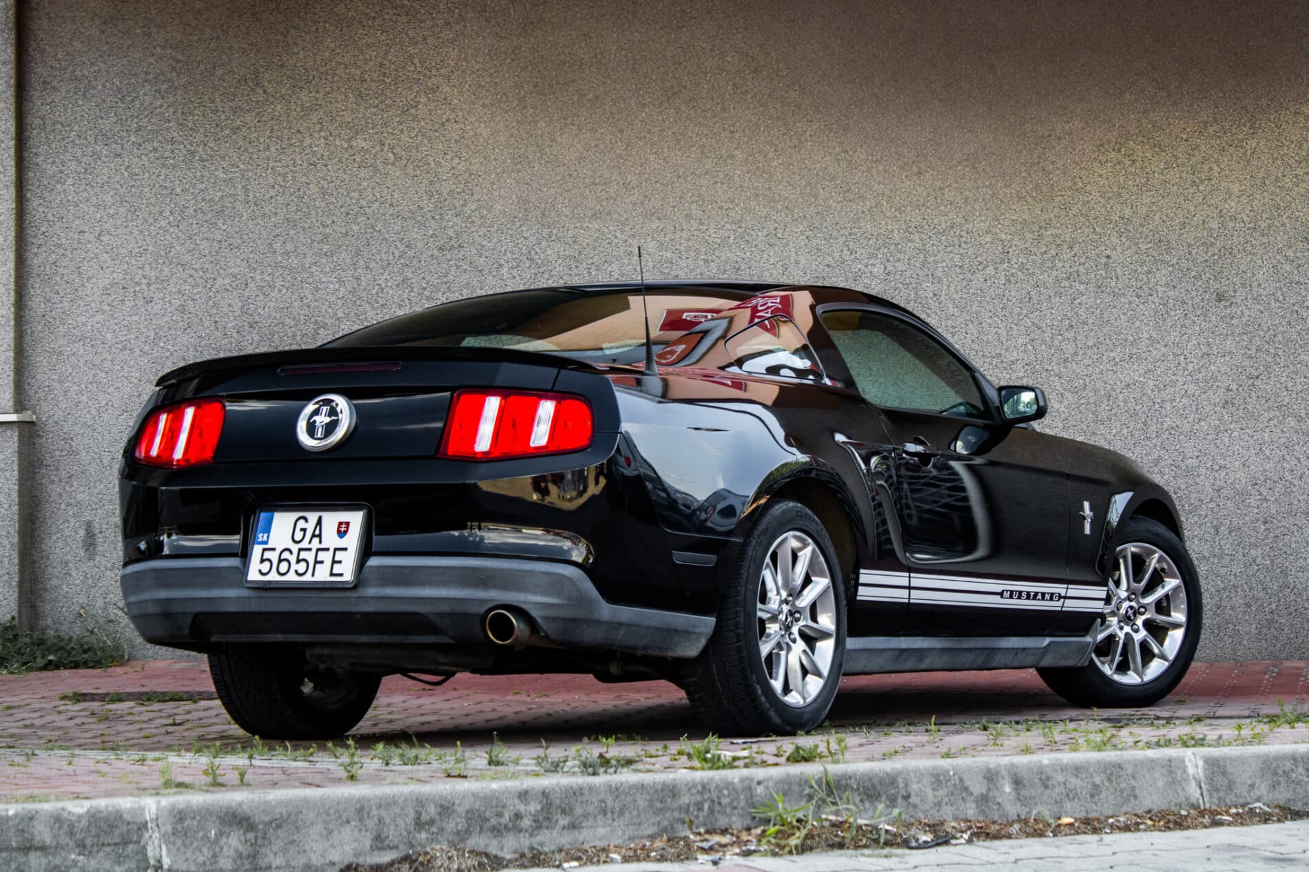 2010 Ford Mustang, černá kupé, 193 470 km