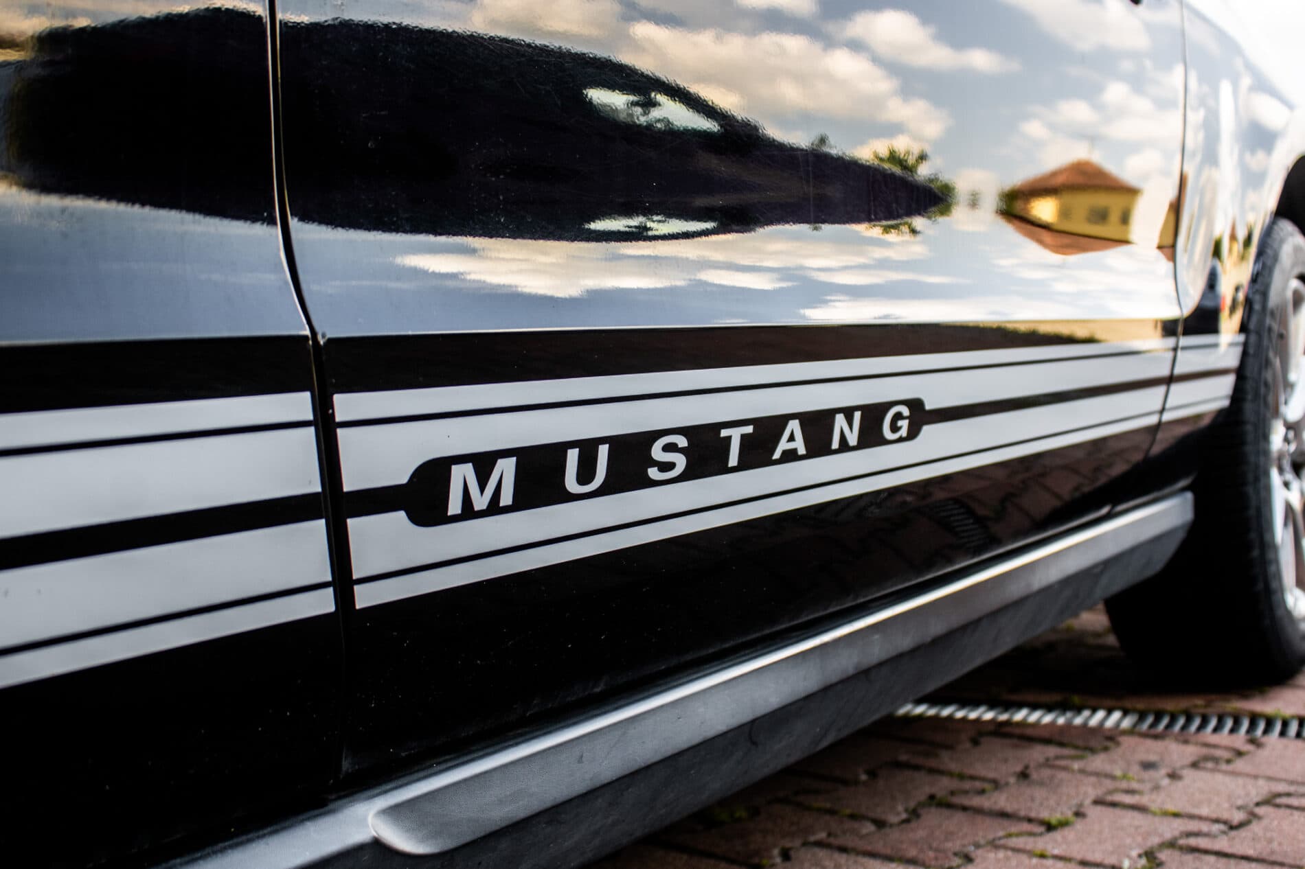 2010 Ford Mustang, černá kupé, 193 470 km