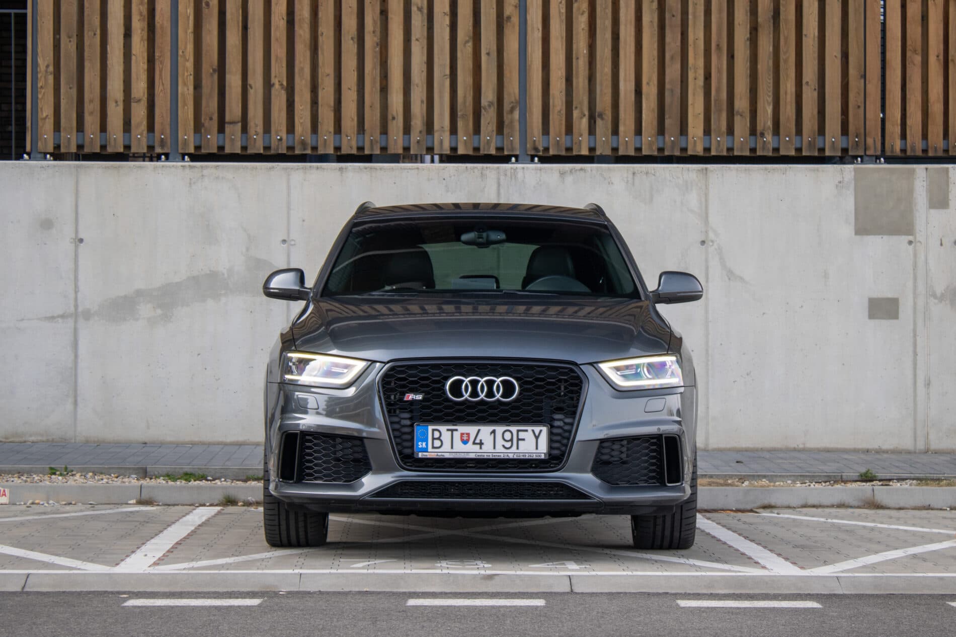 2014 AUDI RSQ3, šedá suv, 209 610 km
