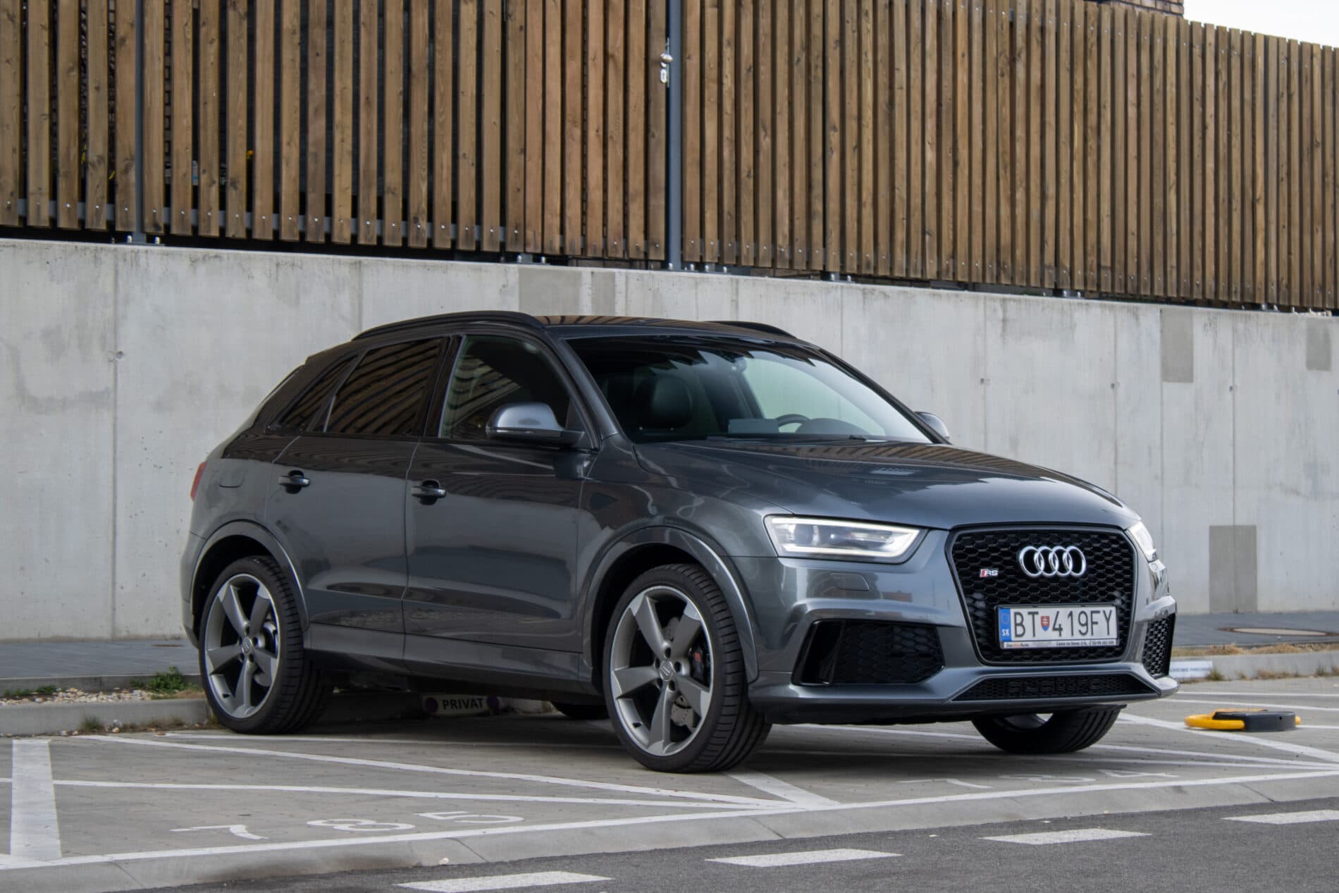 2014 AUDI RSQ3, šedá suv, 209 610 km