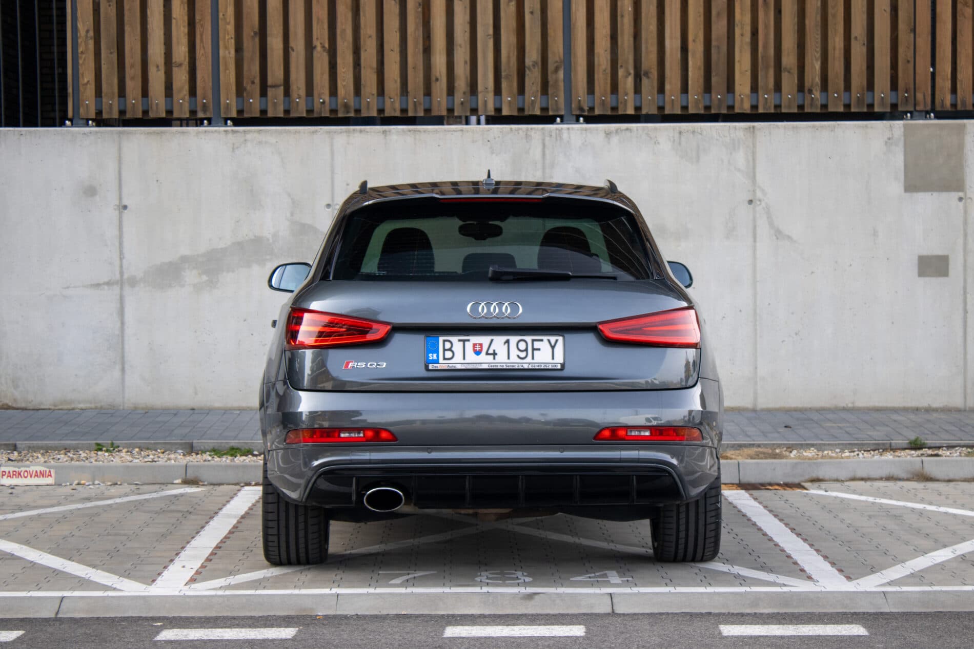 2014 AUDI RSQ3, šedá suv, 209 610 km