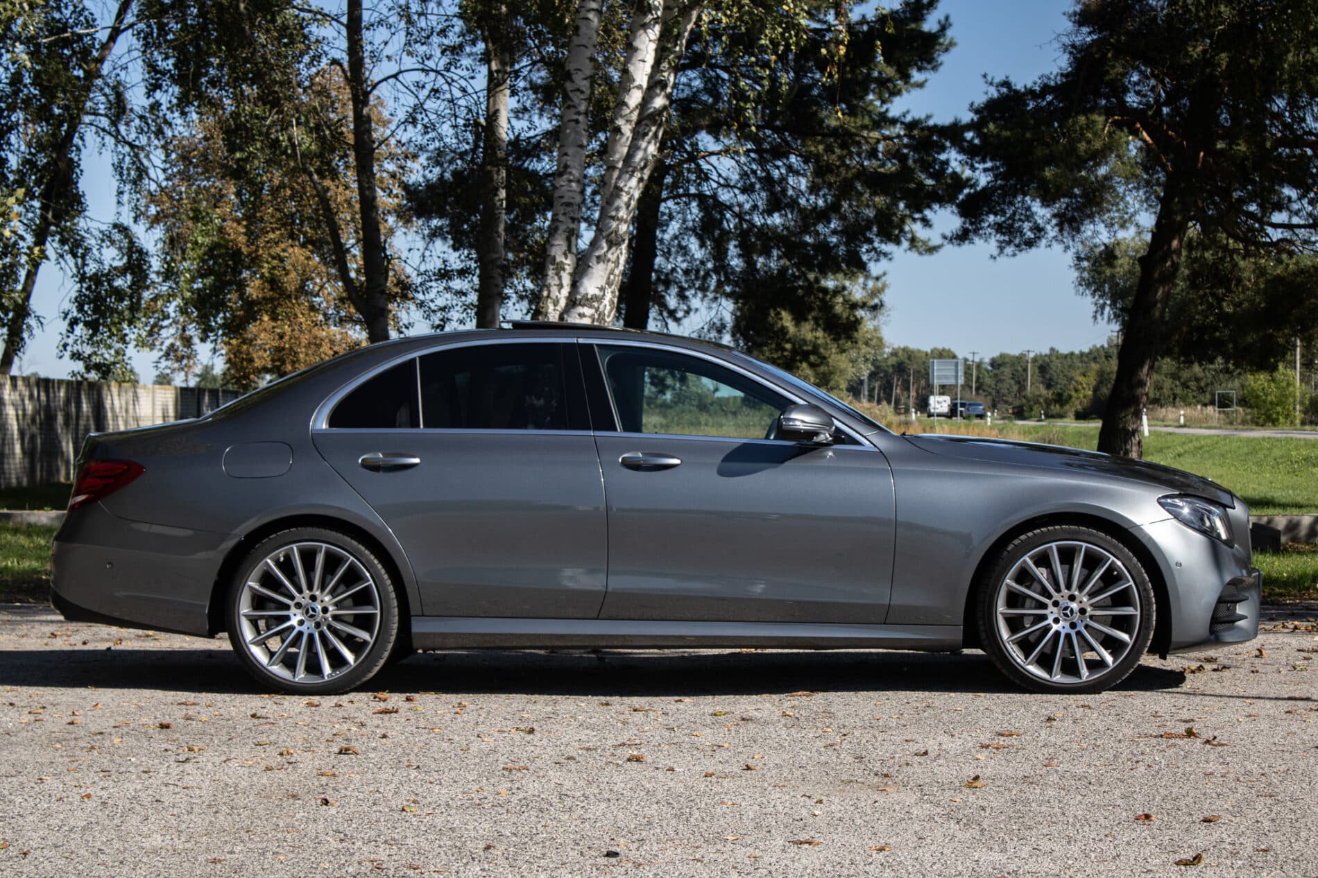 2020 Mercedes-Benz E 400d, šedá sedan, 93 682 km