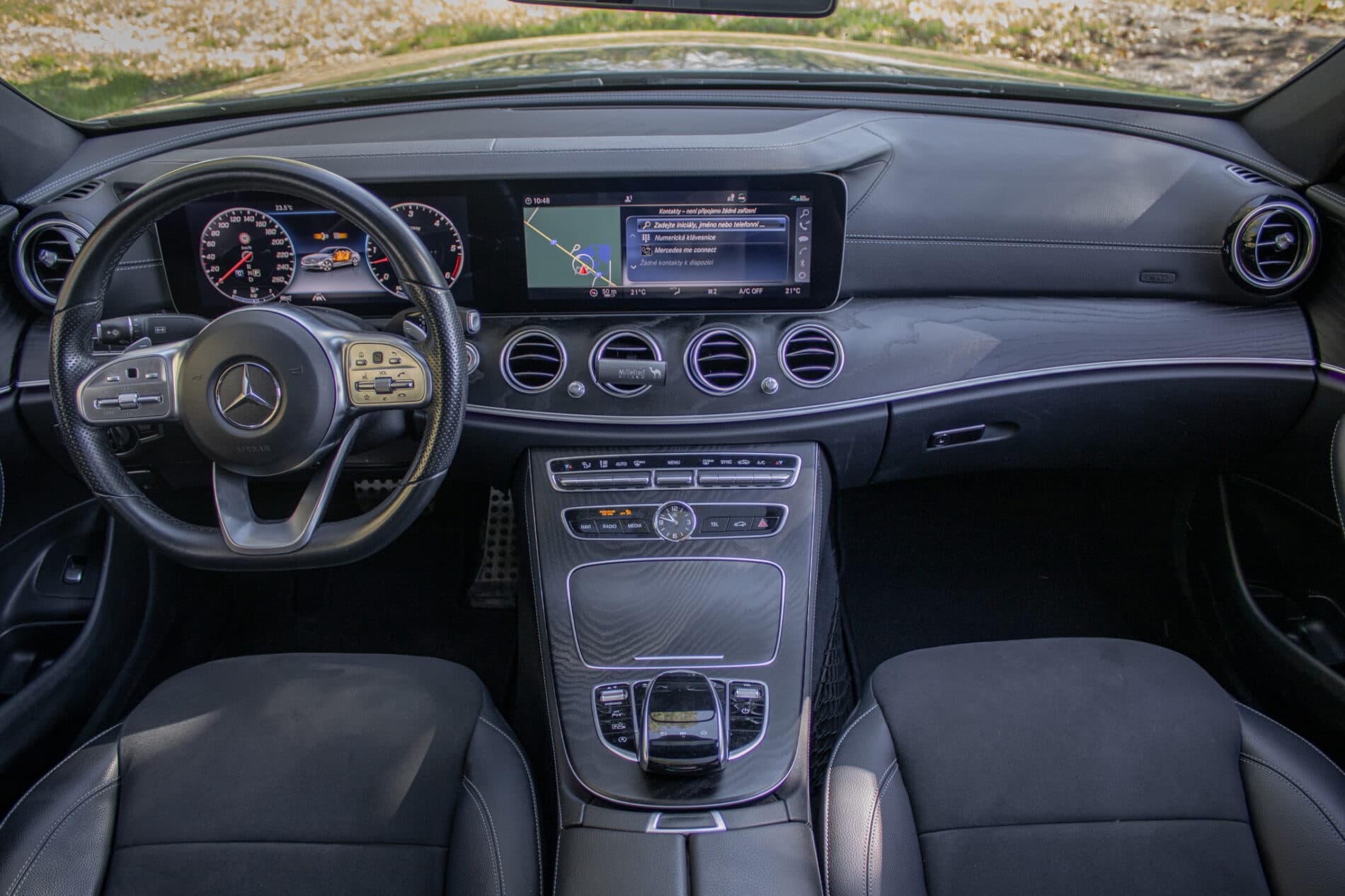 2020 Mercedes-Benz E 400d, šedá sedan, 93 682 km