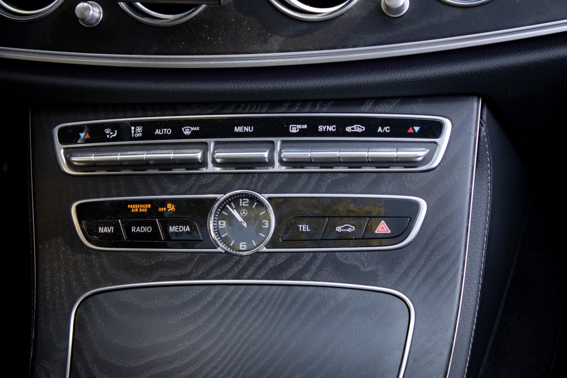 2020 Mercedes-Benz E 400d, šedá sedan, 93 682 km