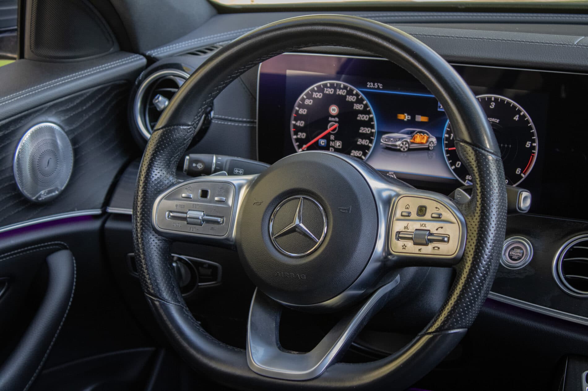 2020 Mercedes-Benz E 400d, šedá sedan, 93 682 km