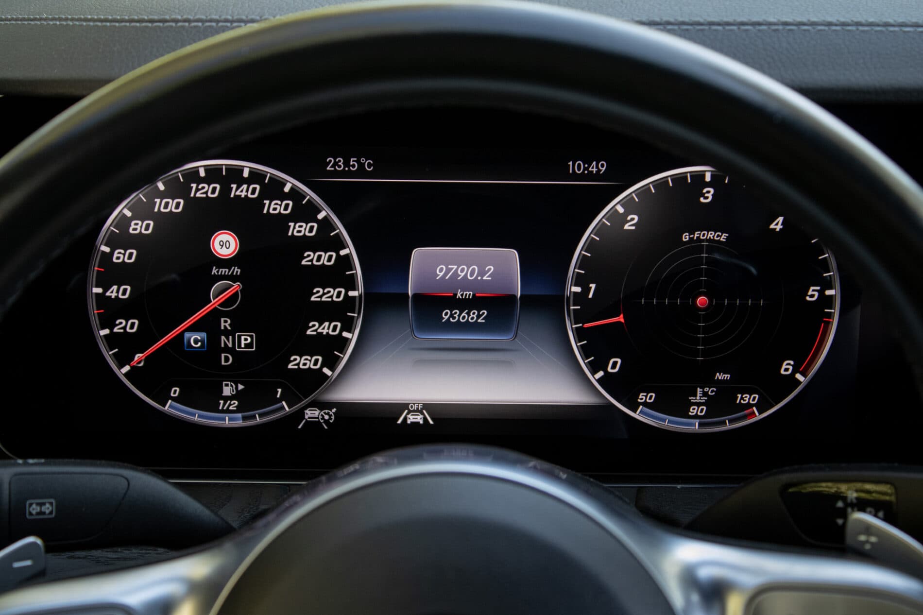 2020 Mercedes-Benz E 400d, šedá sedan, 93 682 km