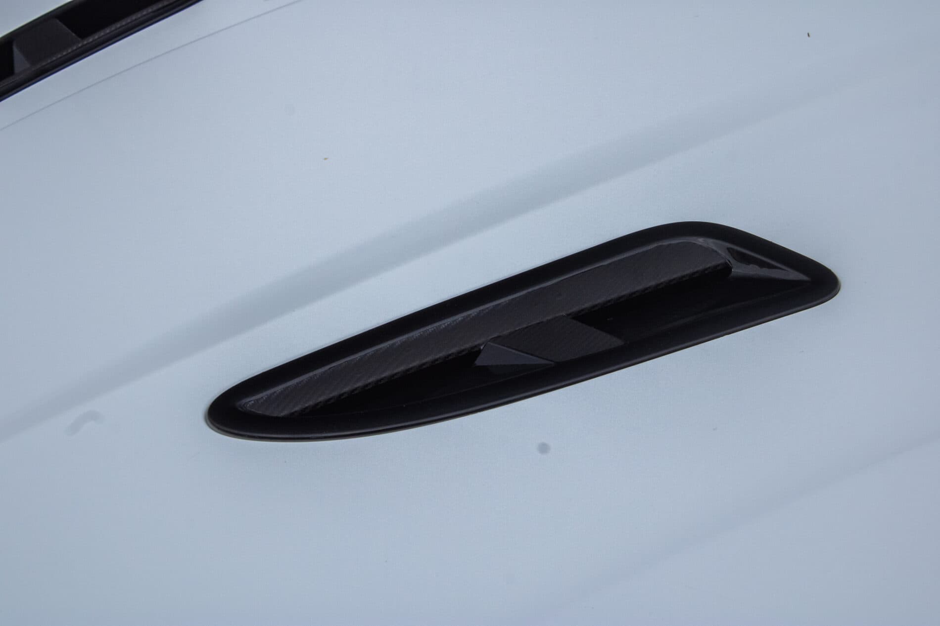 2010 Jaguar XKR, bílá kupé, 126 966 km