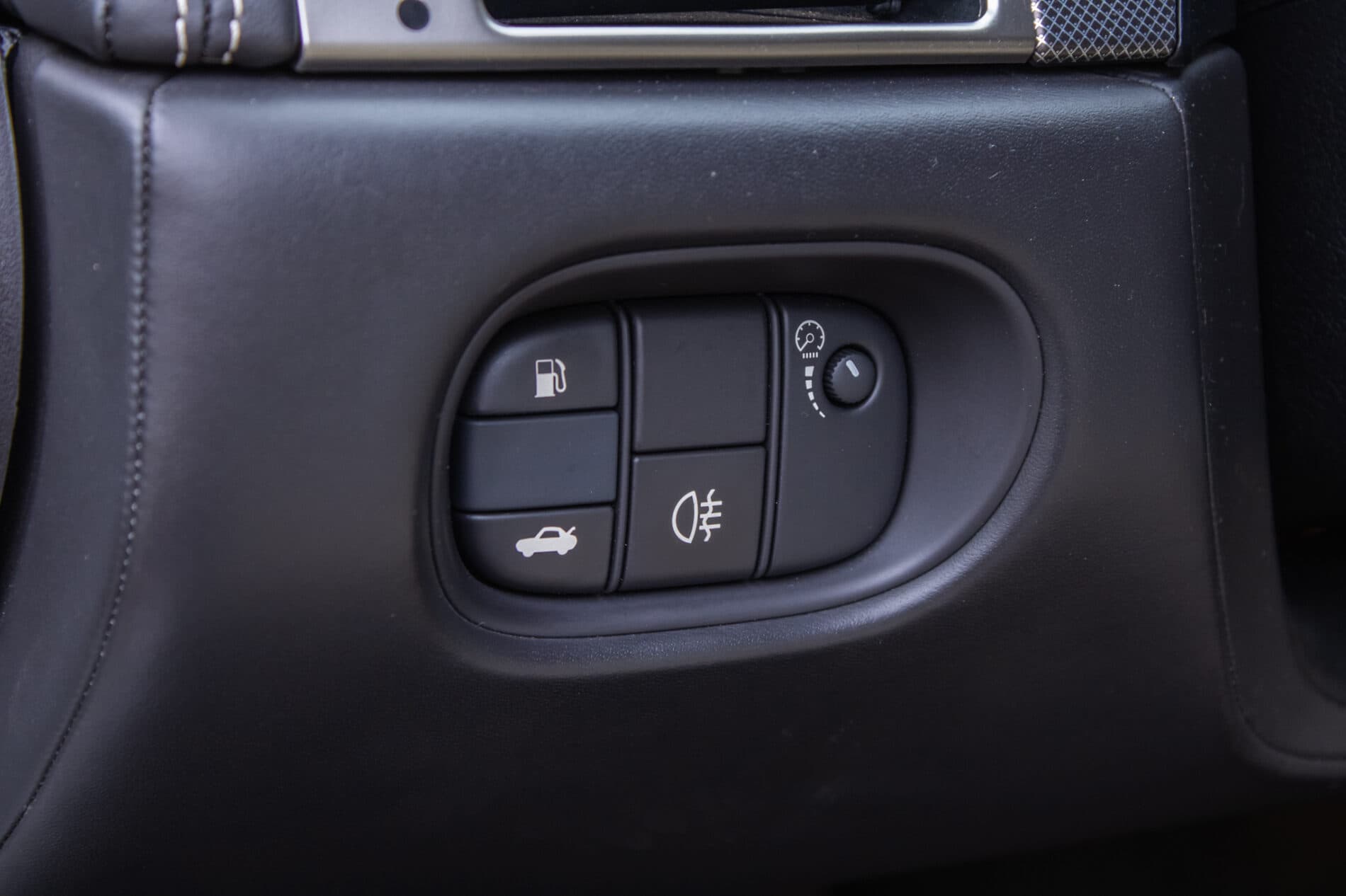 2010 Jaguar XKR, bílá kupé, 126 966 km