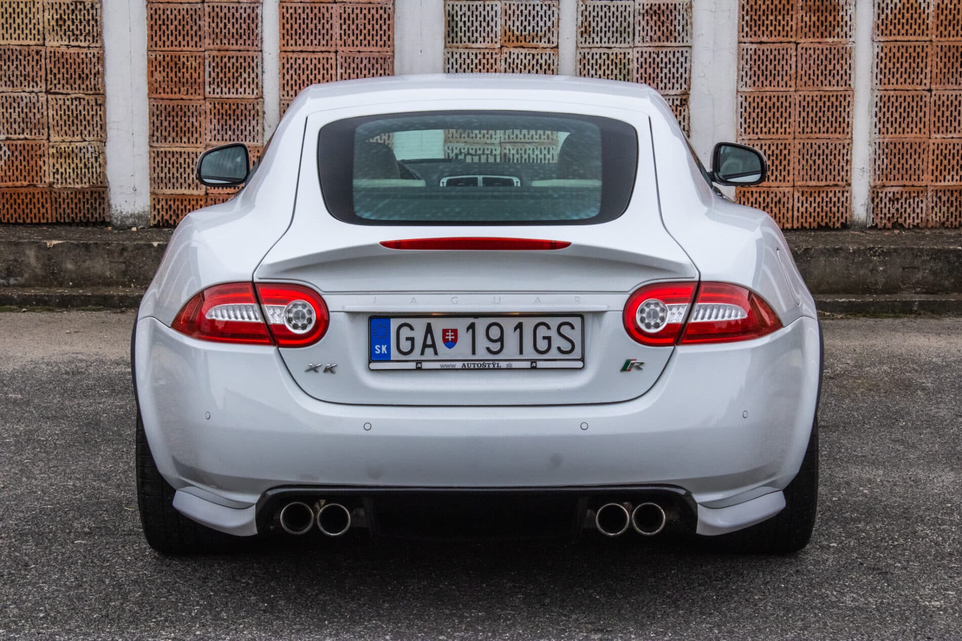 2010 Jaguar XKR, bílá kupé, 126 966 km