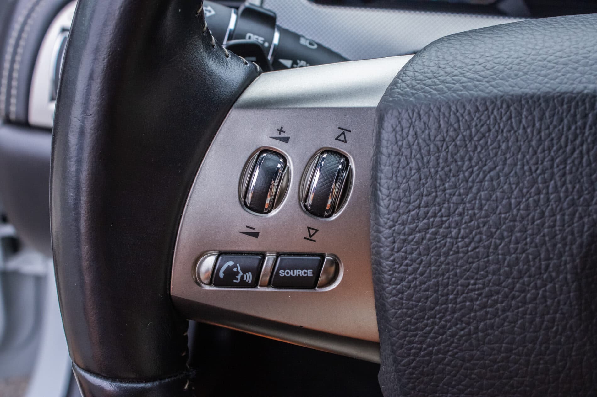 2010 Jaguar XKR, bílá kupé, 126 966 km