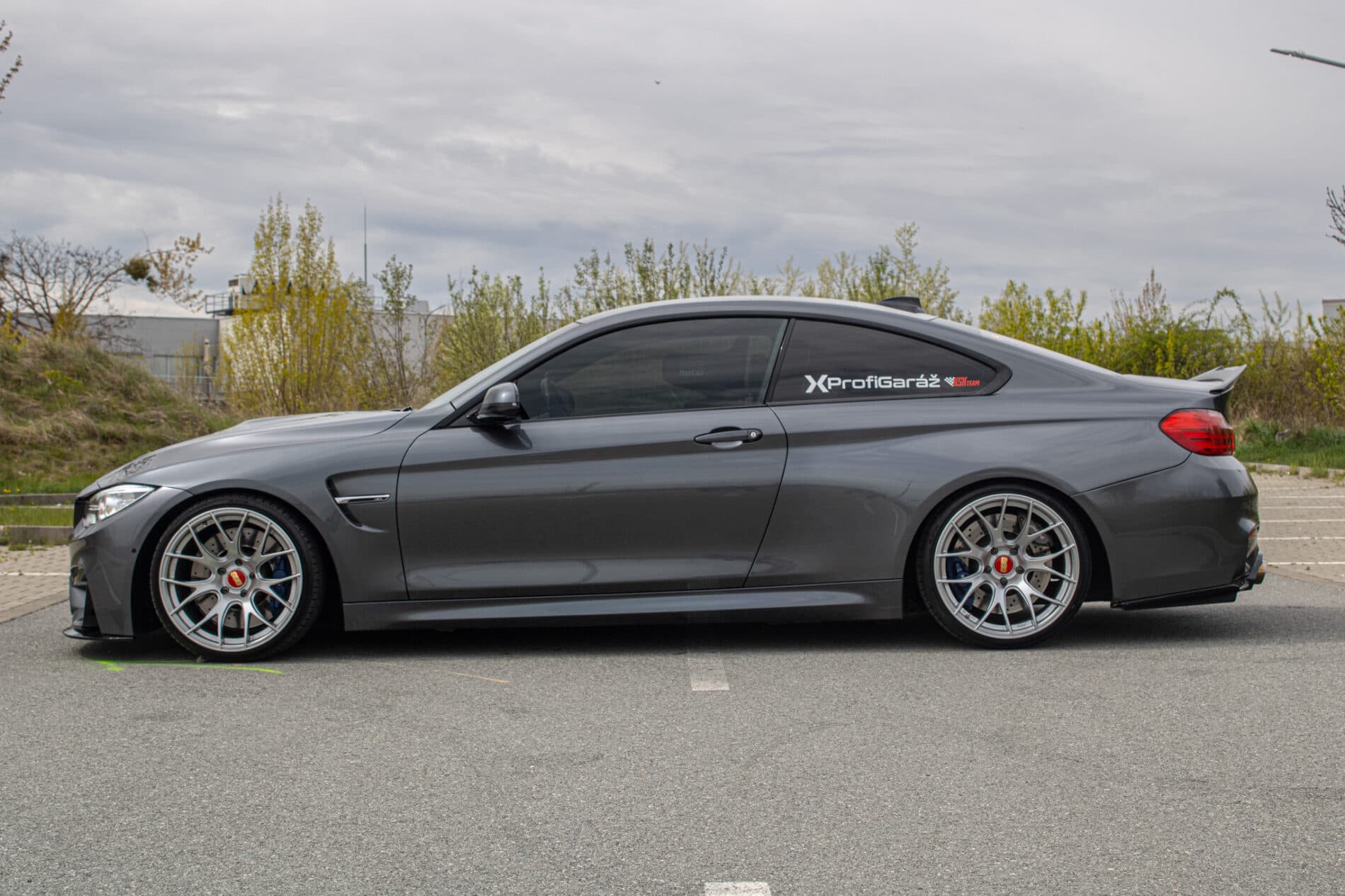 2015 BMW M4, šedá kupé, 117 755 km