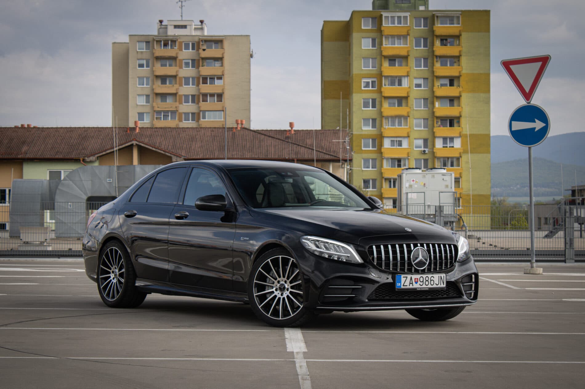 2019 Mercedes-Benz C 43 AMG, černá sedan, 122 074 km
