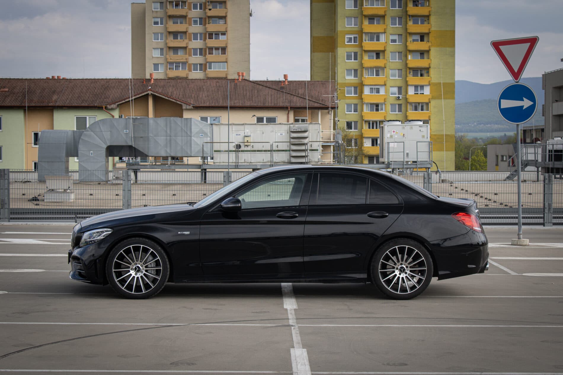 2019 Mercedes-Benz C 43 AMG, černá sedan, 122 074 km