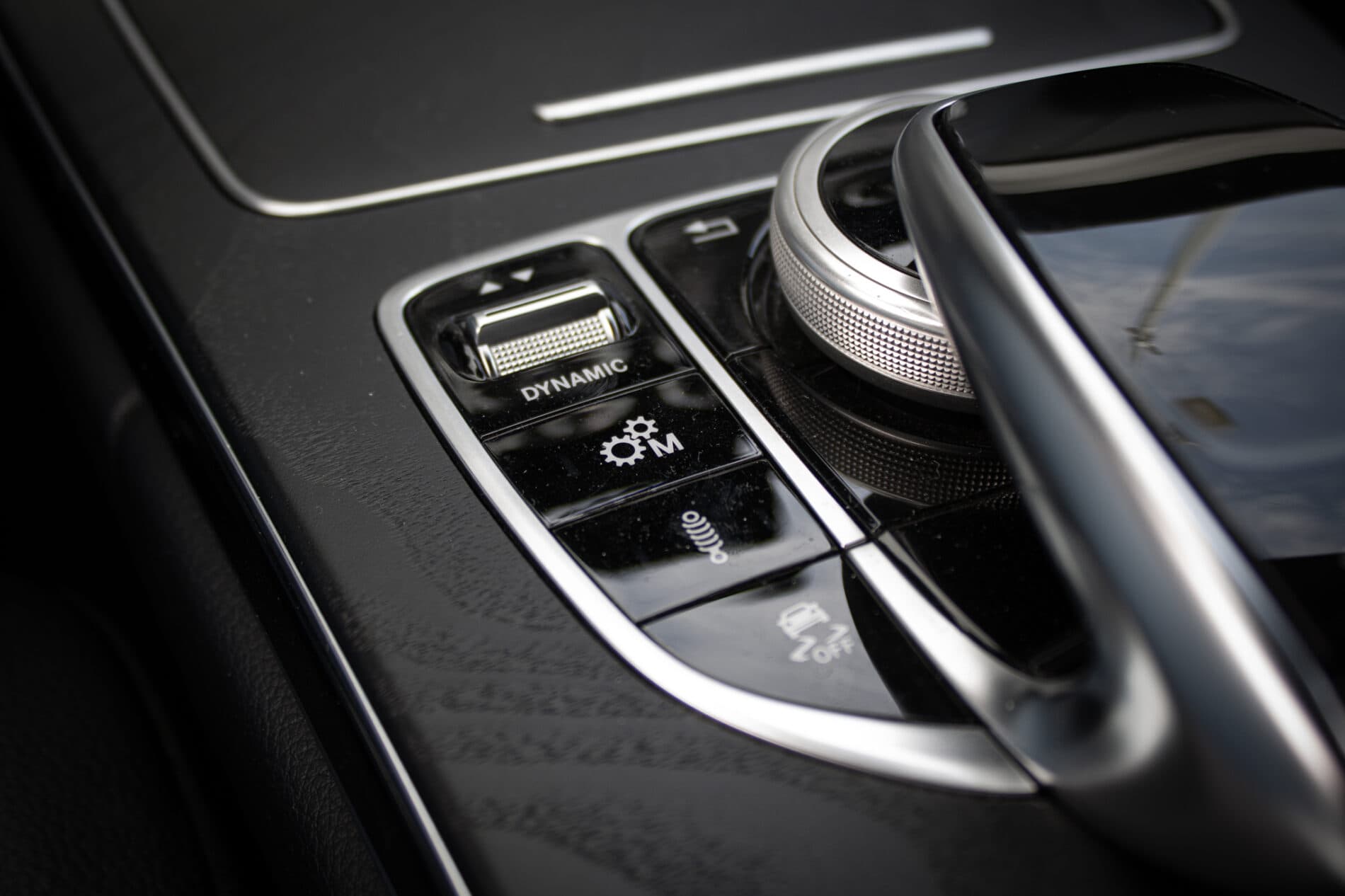 2019 Mercedes-Benz C 43 AMG, černá sedan, 122 074 km