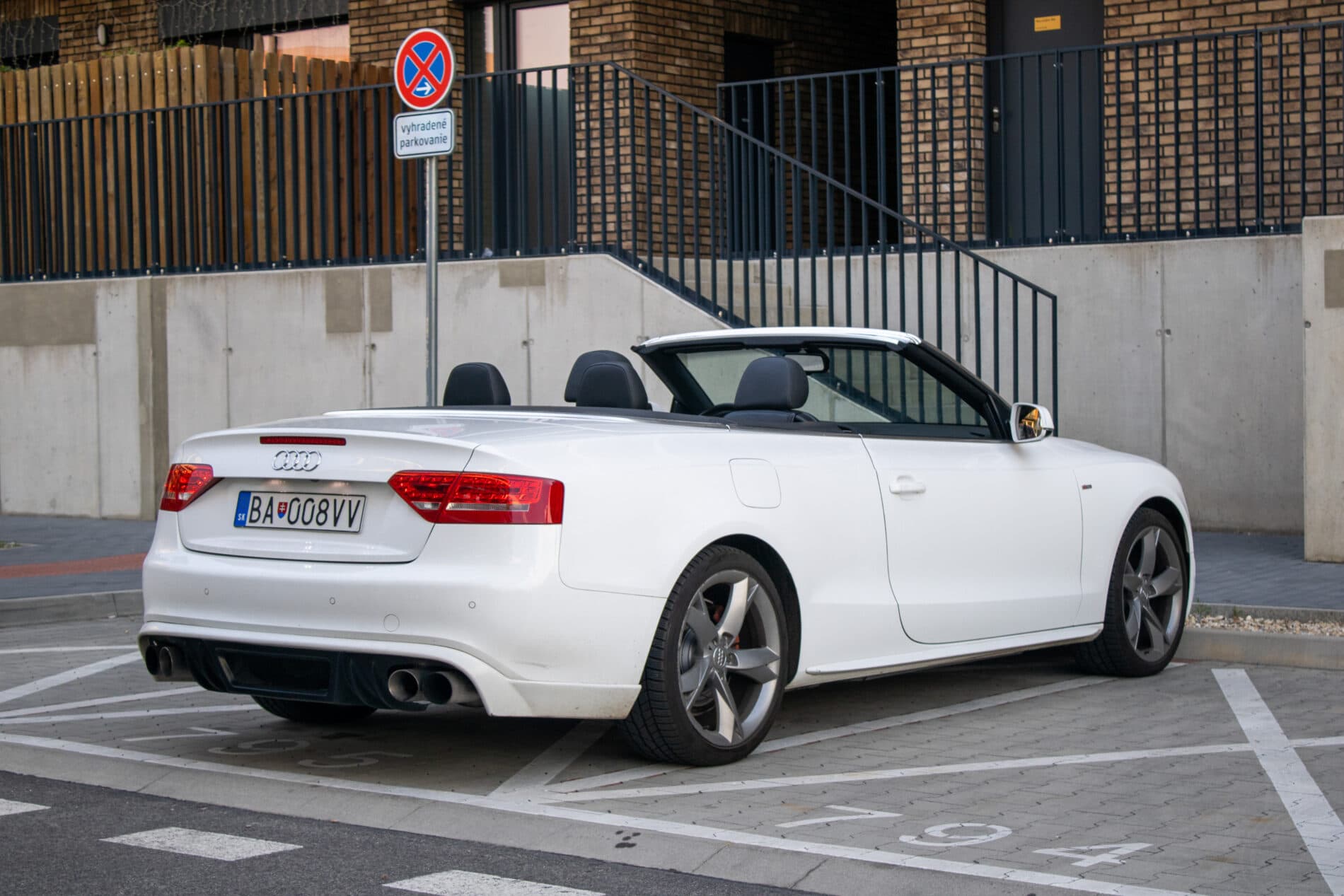 2009 AUDI A5, bílá kabriolet, 123 385 km