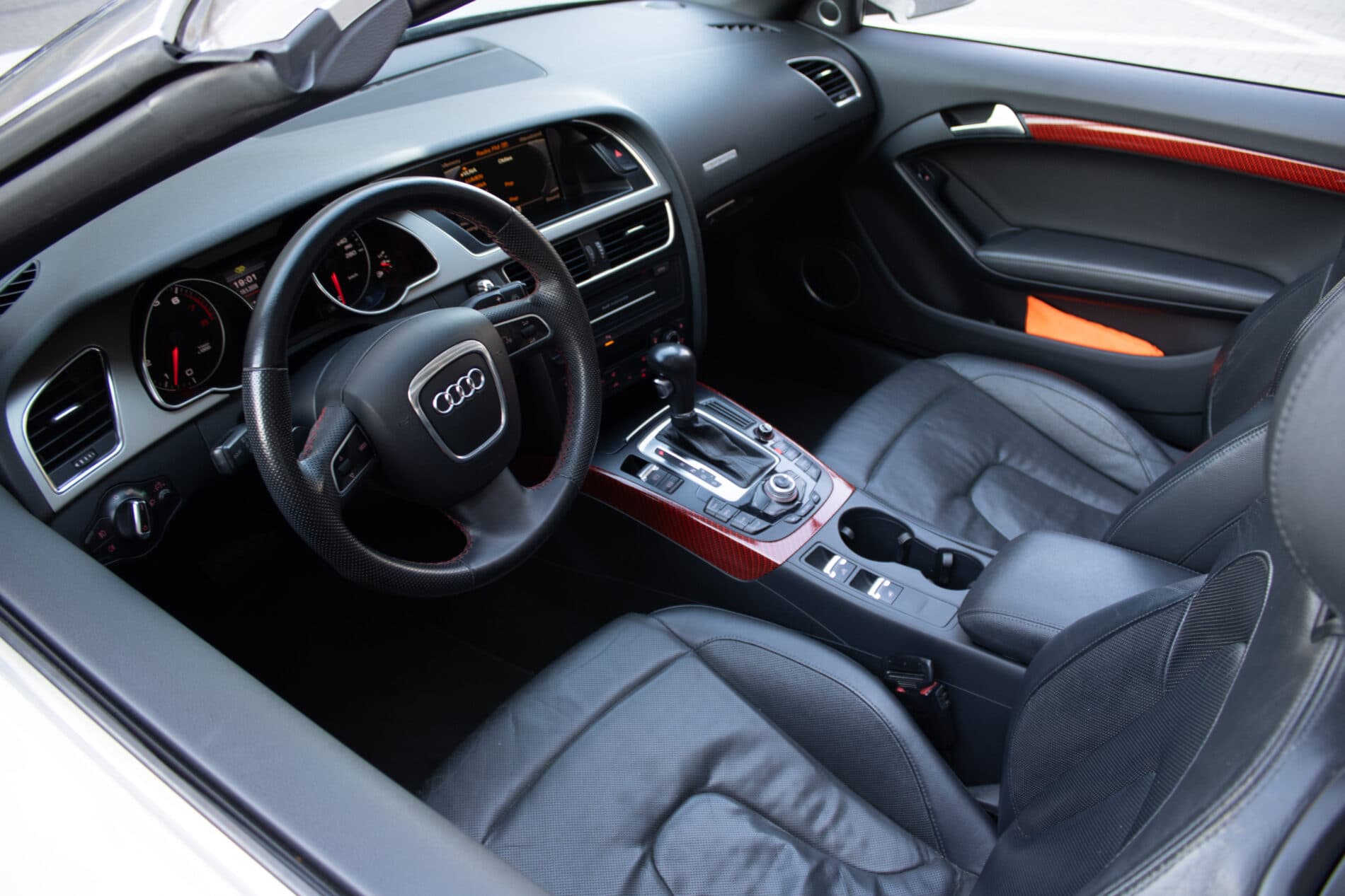 2009 AUDI A5, bílá kabriolet, 123 385 km