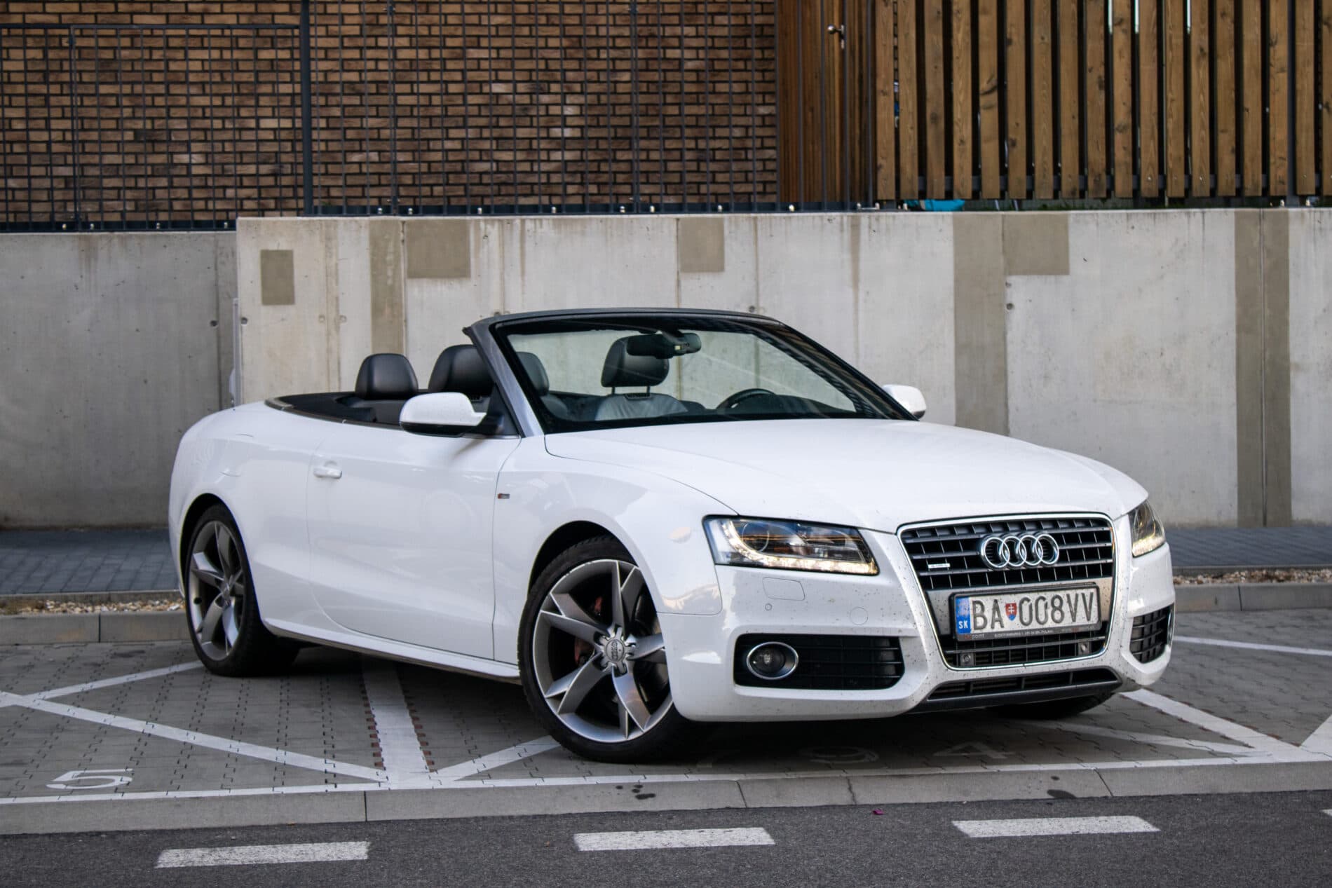 2009 AUDI A5, bílá kabriolet, 123 385 km