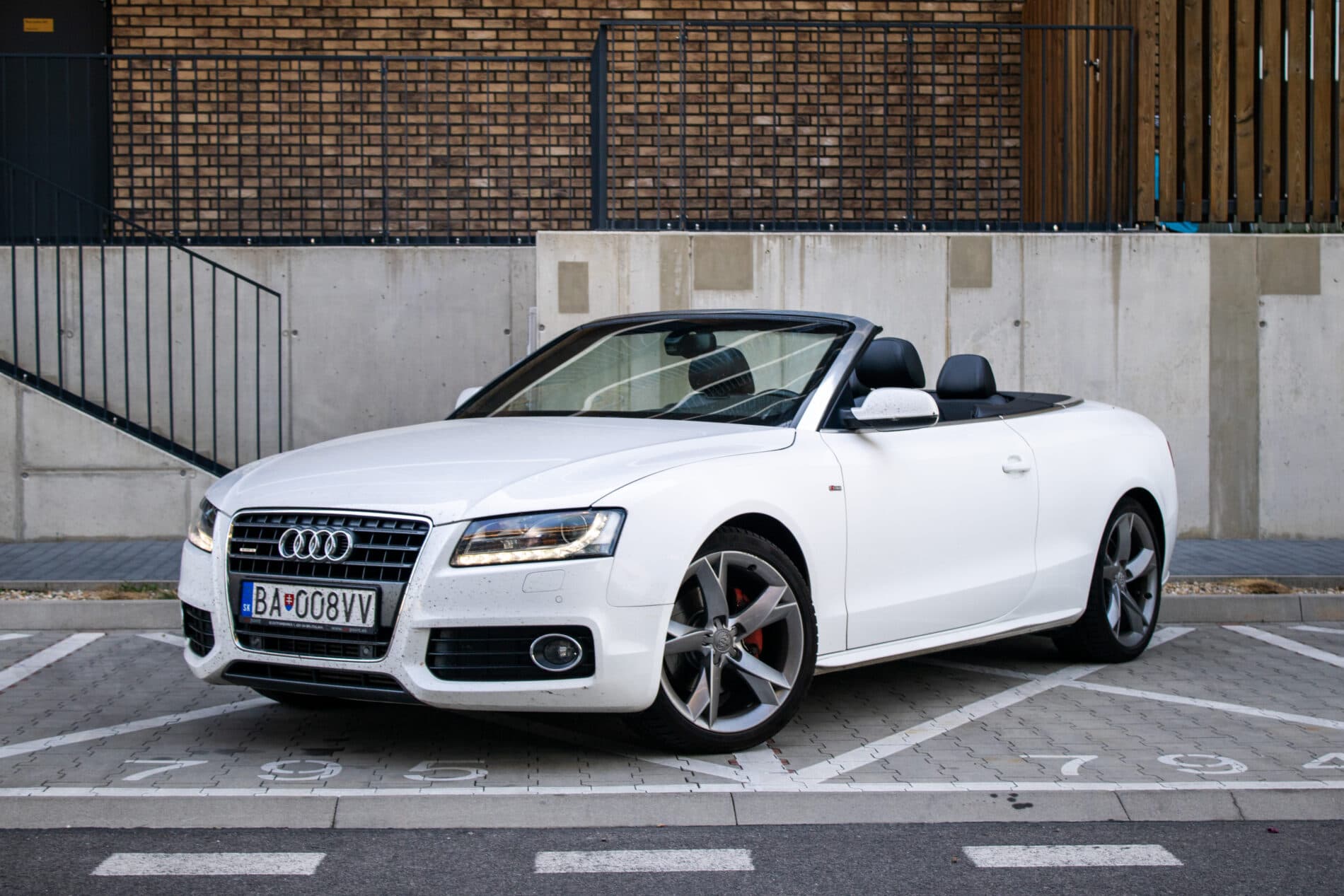 2009 AUDI A5, bílá kabriolet, 123 385 km