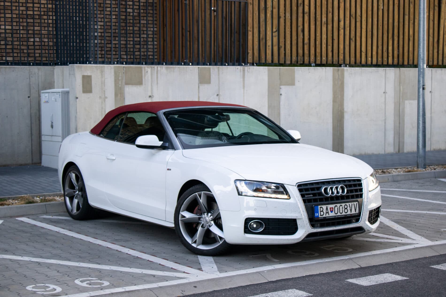 2009 AUDI A5, bílá kabriolet, 123 385 km