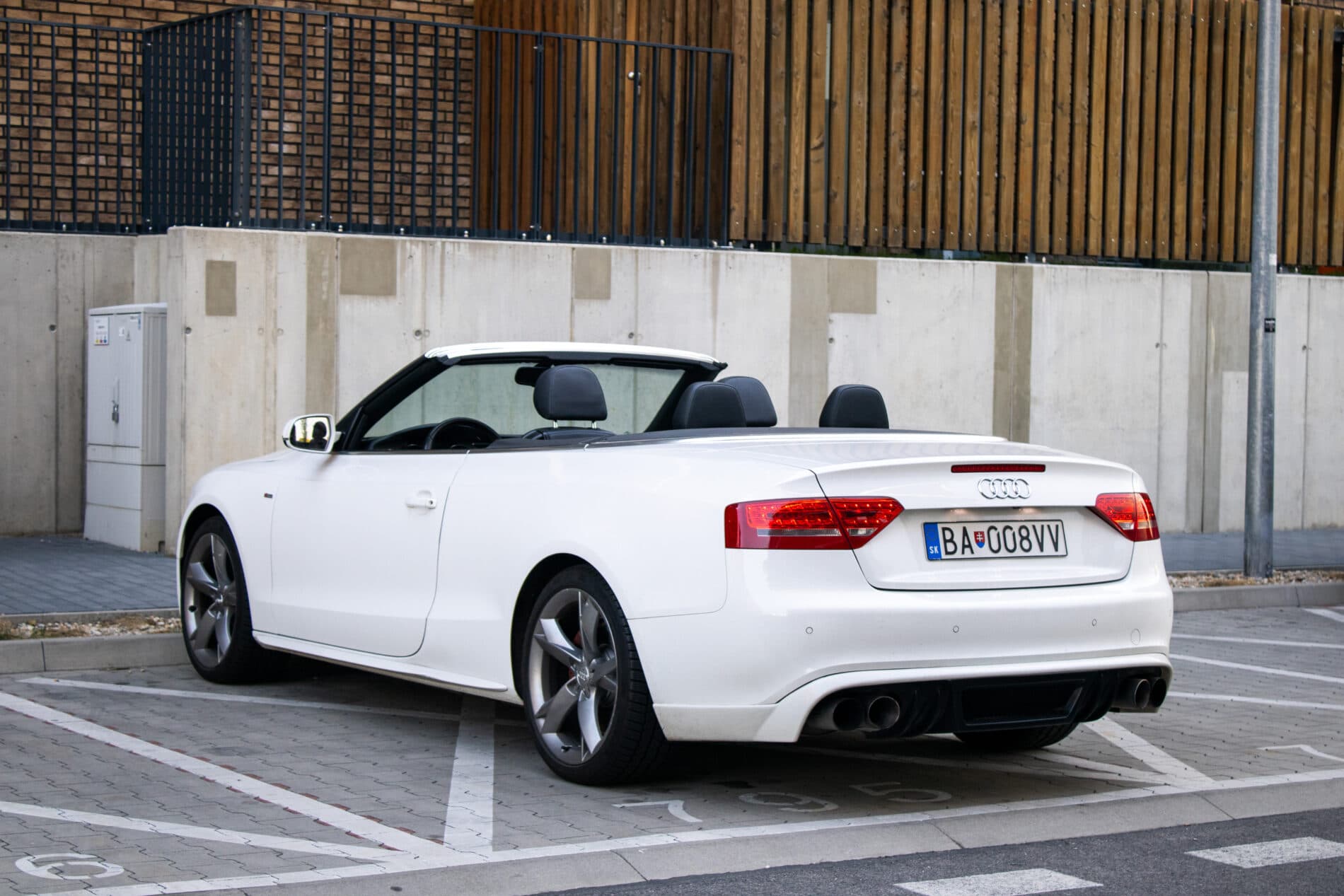 2009 AUDI A5, bílá kabriolet, 123 385 km