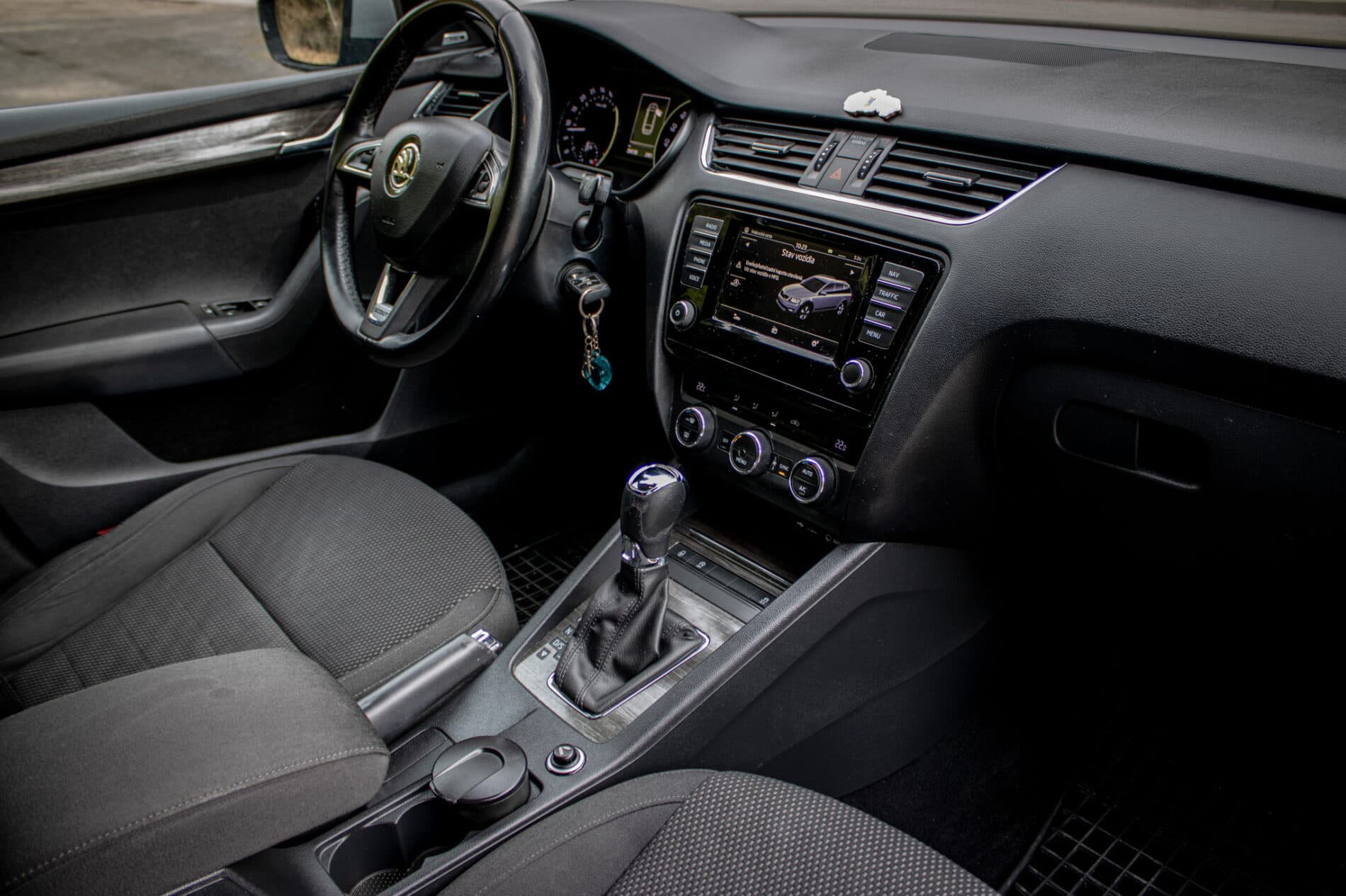 2015 Skoda Octavia RS, modrá kombi, 284 138 km