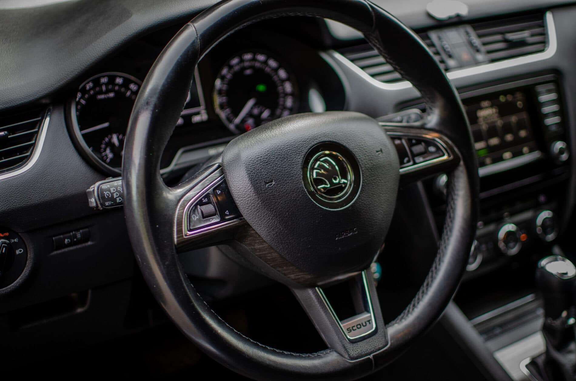 2015 Skoda Octavia RS, modrá kombi, 284 138 km