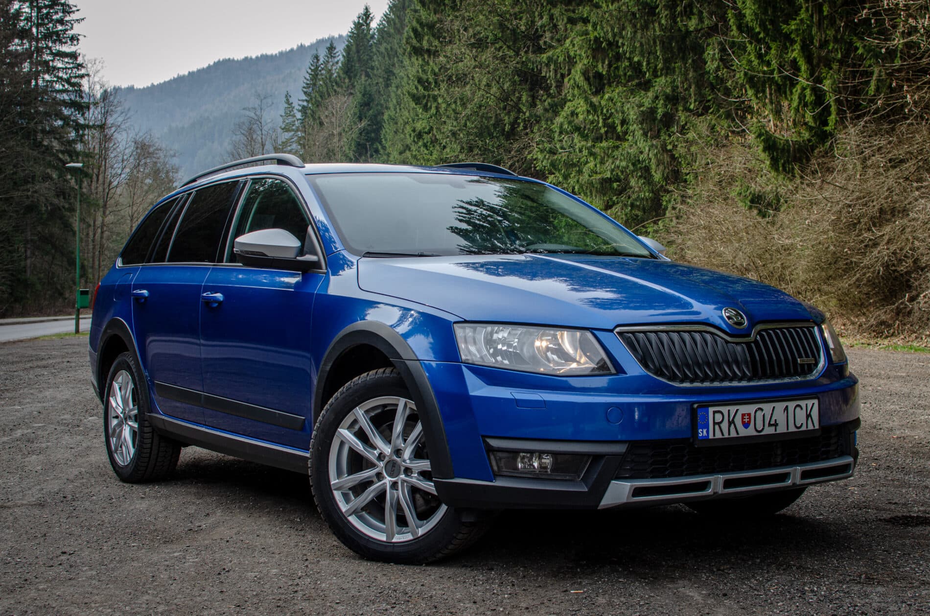 2015 Skoda Octavia RS, modrá kombi, 284 138 km