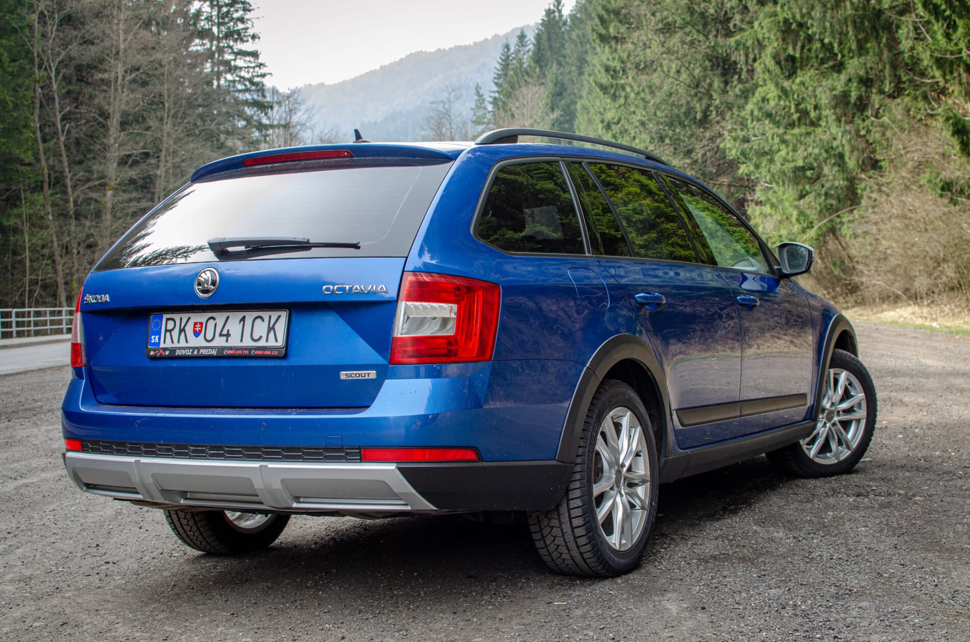 2015 Skoda Octavia RS, modrá kombi, 284 138 km