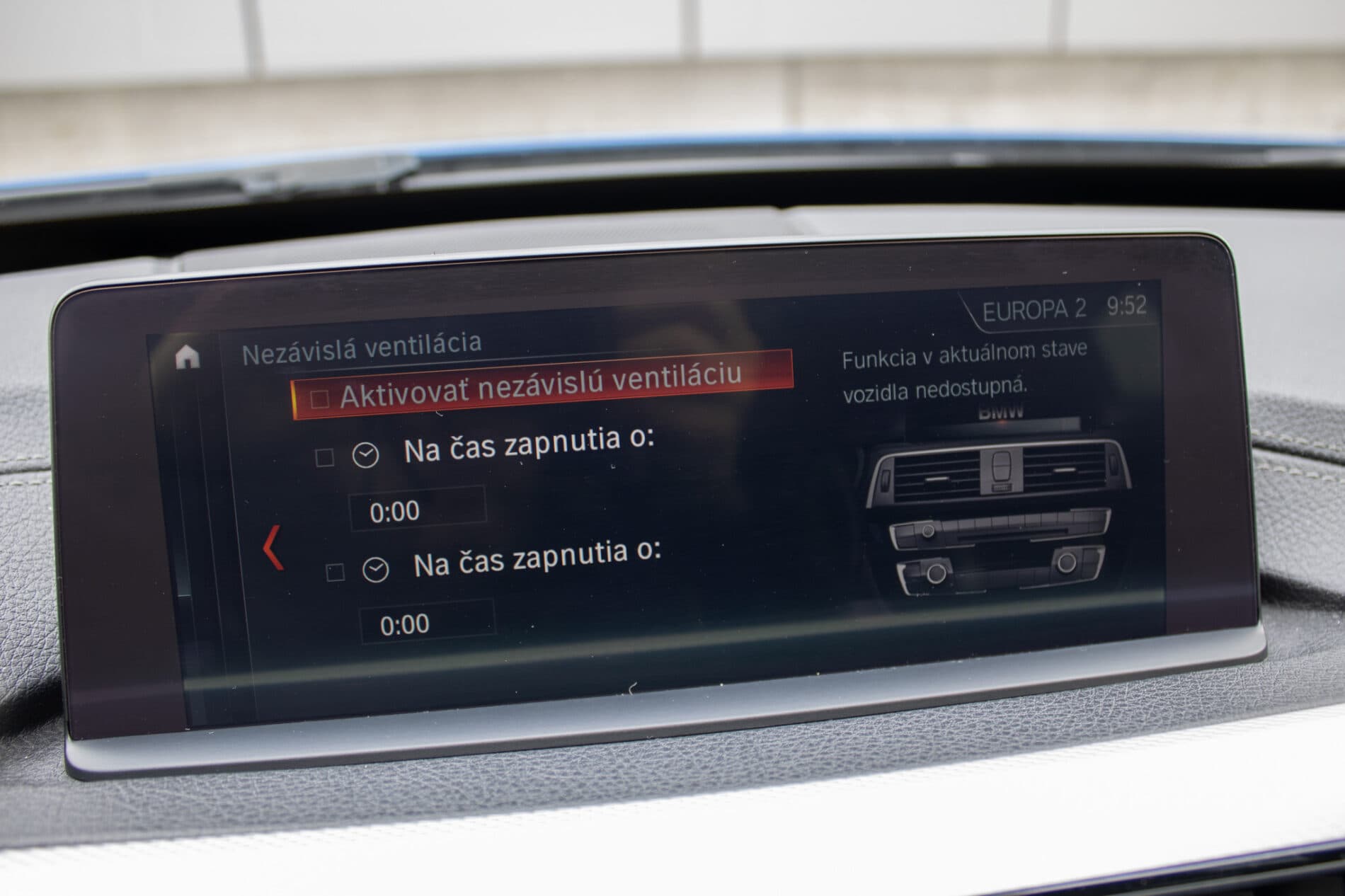 2017 BMW 330i, modrá sedan, 107 456 km