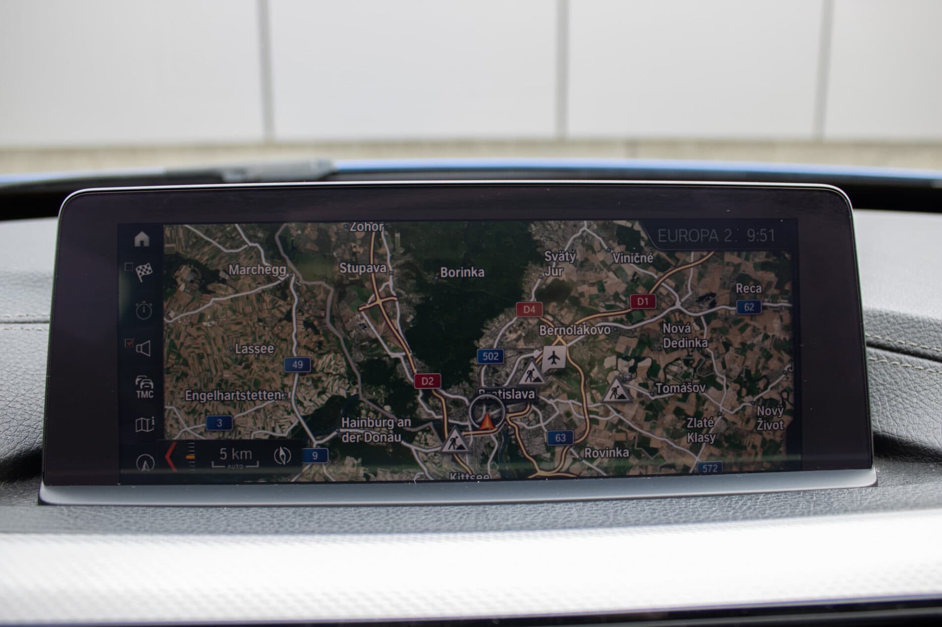 2017 BMW 330i, modrá sedan, 107 456 km