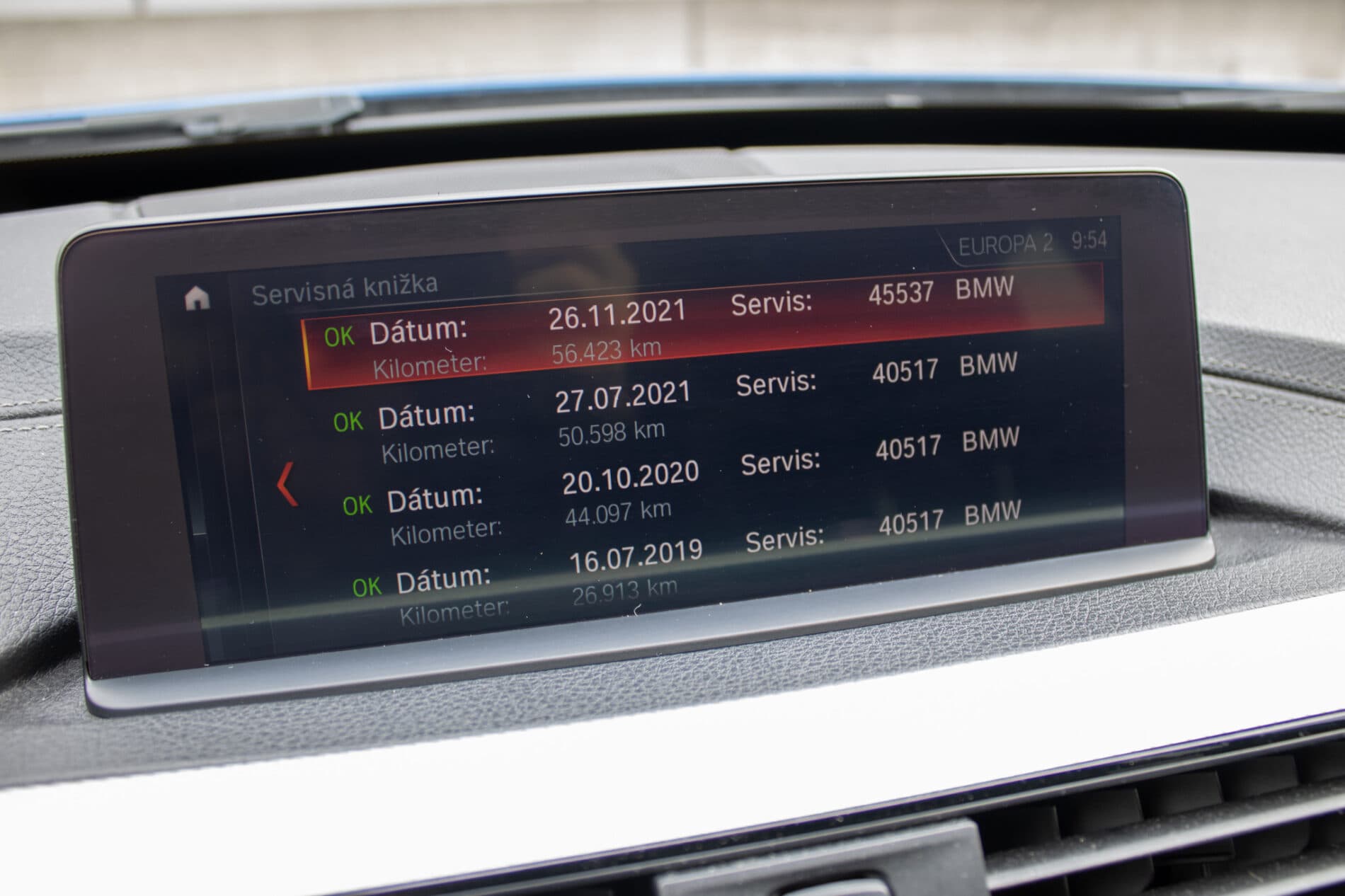 2017 BMW 330i, modrá sedan, 107 456 km