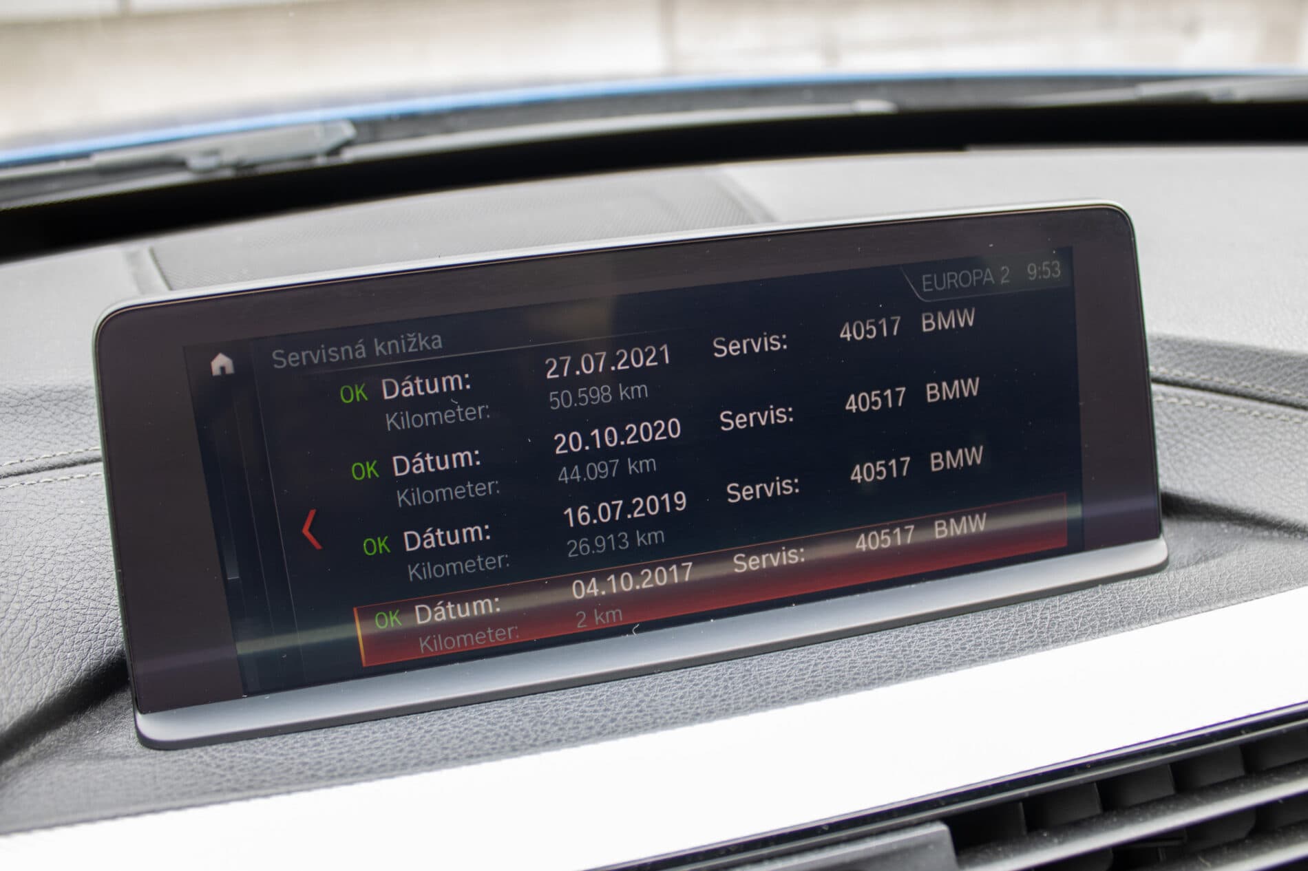 2017 BMW 330i, modrá sedan, 107 456 km
