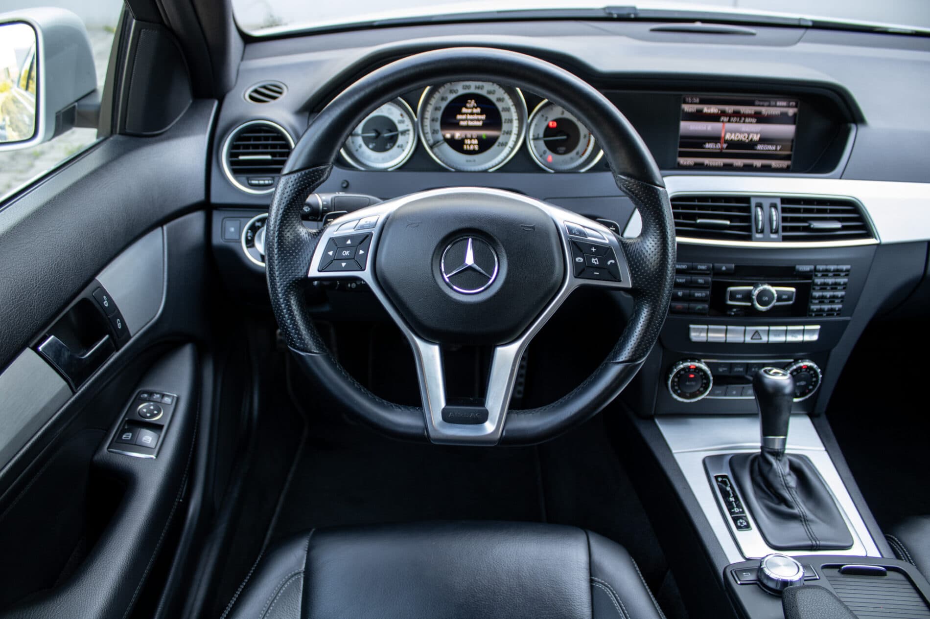 2014 Mercedes-Benz C 250d, stříbrná kupé, 136 613 km