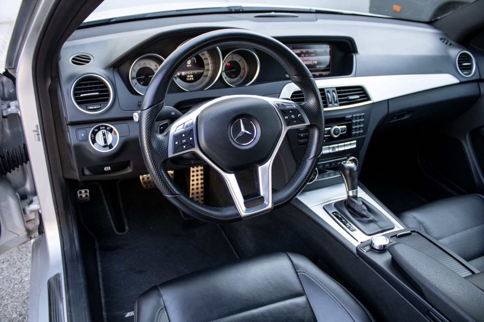 2014 Mercedes-Benz C 250d, stříbrná kupé, 136 613 km