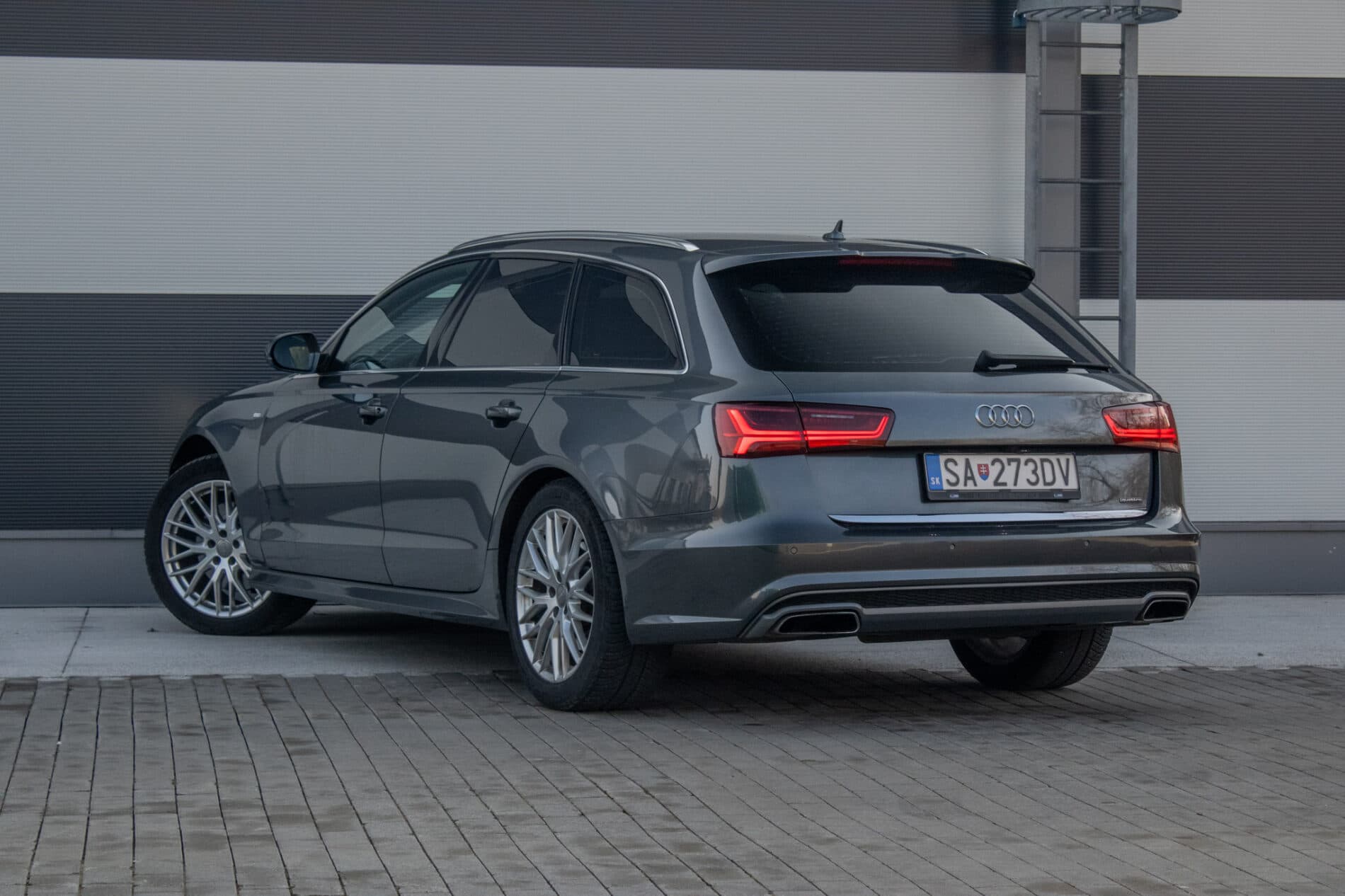 2016 AUDI A6, šedá kombi, 289 001 km