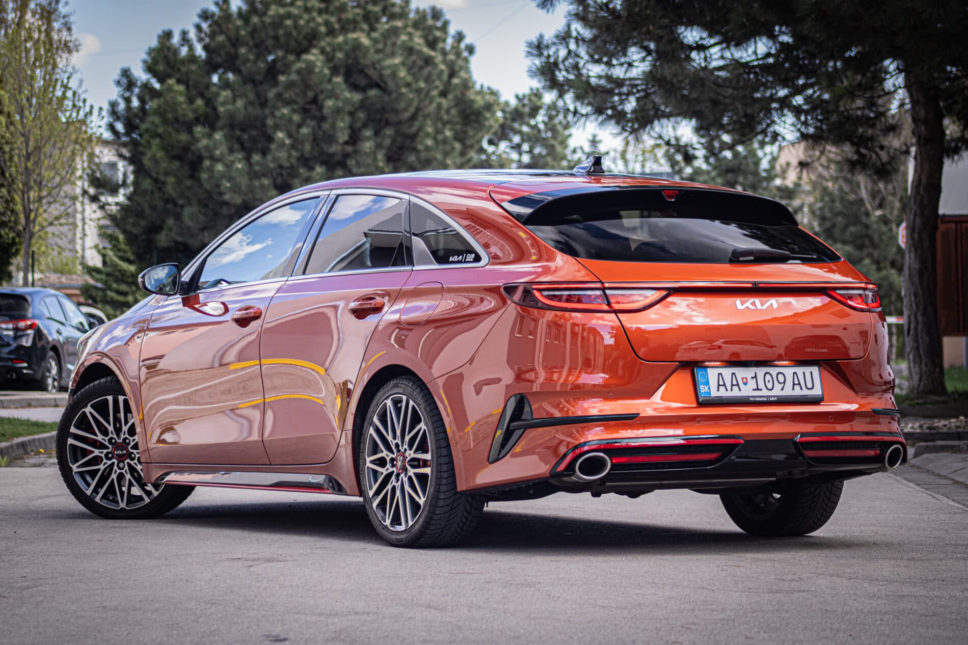 2023 Kia ProCeed GT, oranžová hatchback, 73 801 km