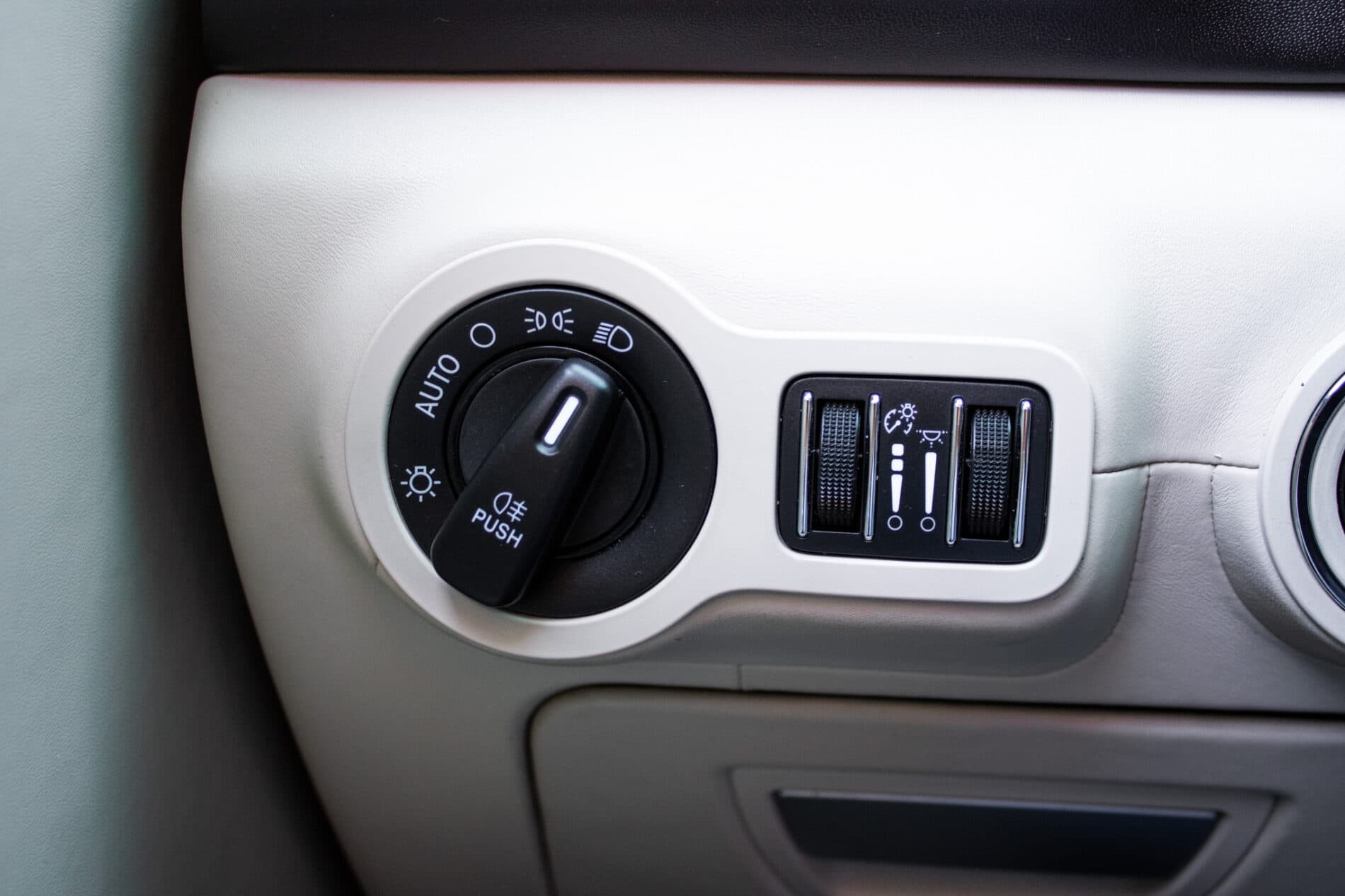 2015 Maserati Ghibli, červená sedan, 108 508 km