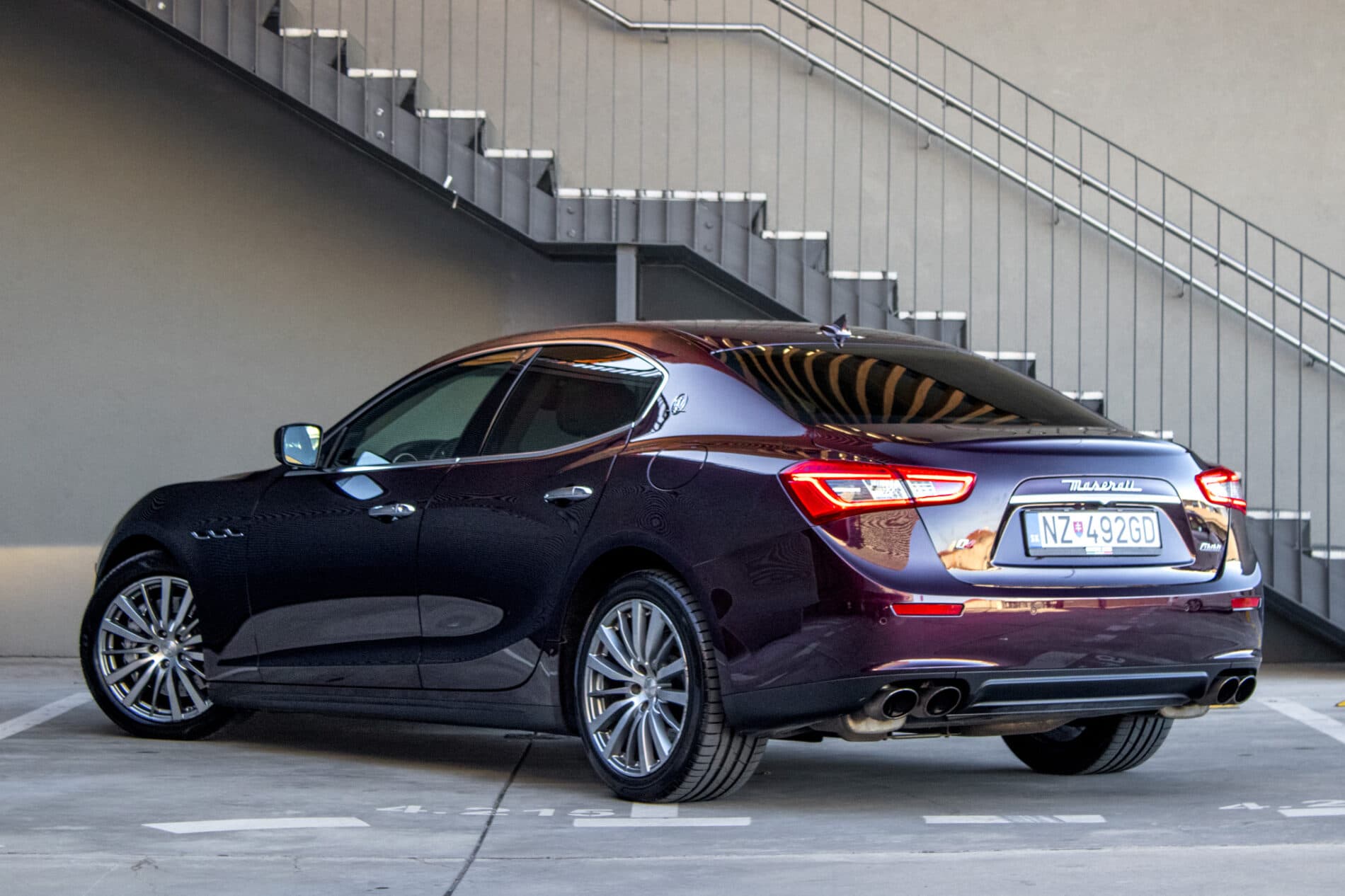 2015 Maserati Ghibli, červená sedan, 108 508 km
